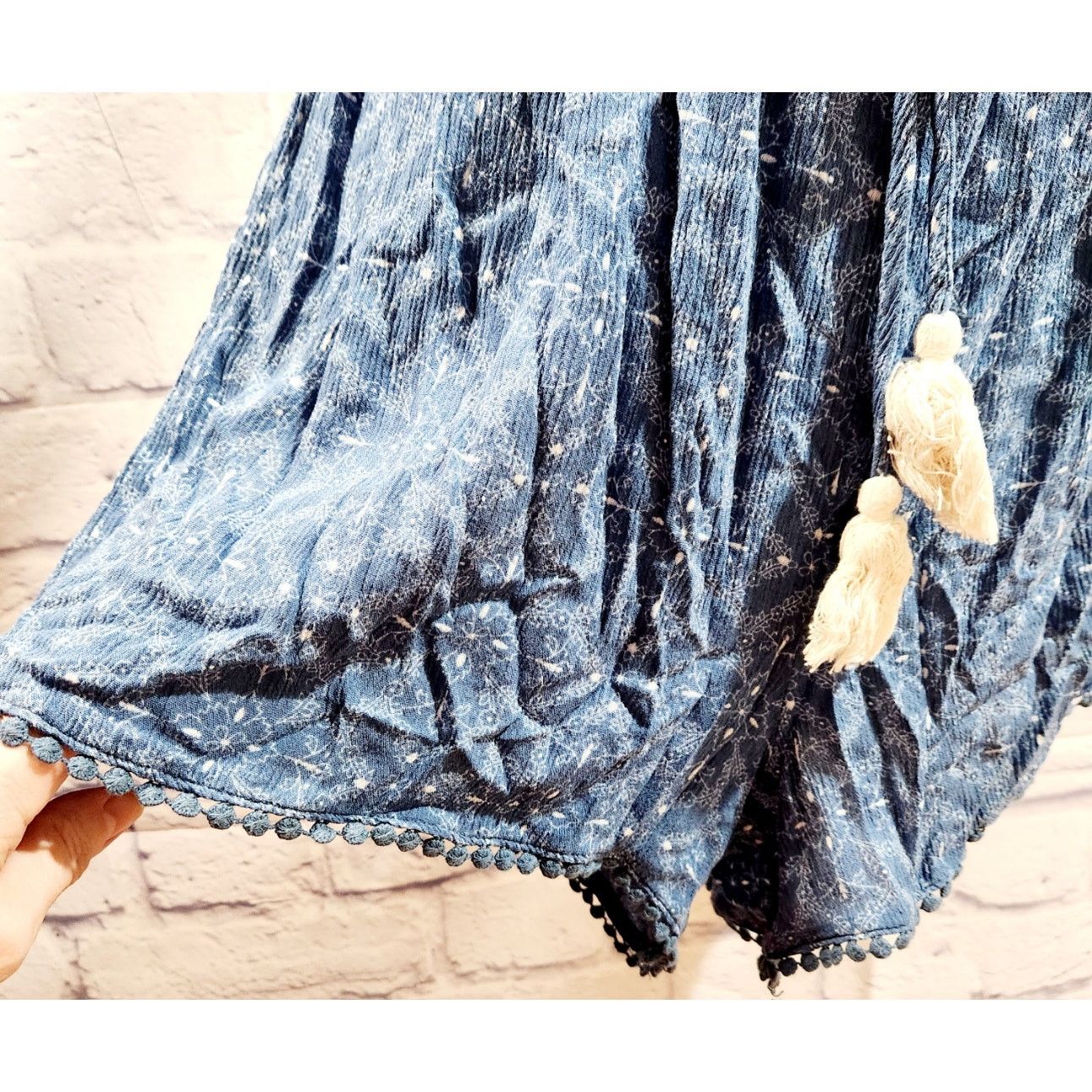 Other Rewind Blue White Floral Print Romper Medium Lightweight Size 30" / US 8 / IT 44 - 2 Thumbnail
