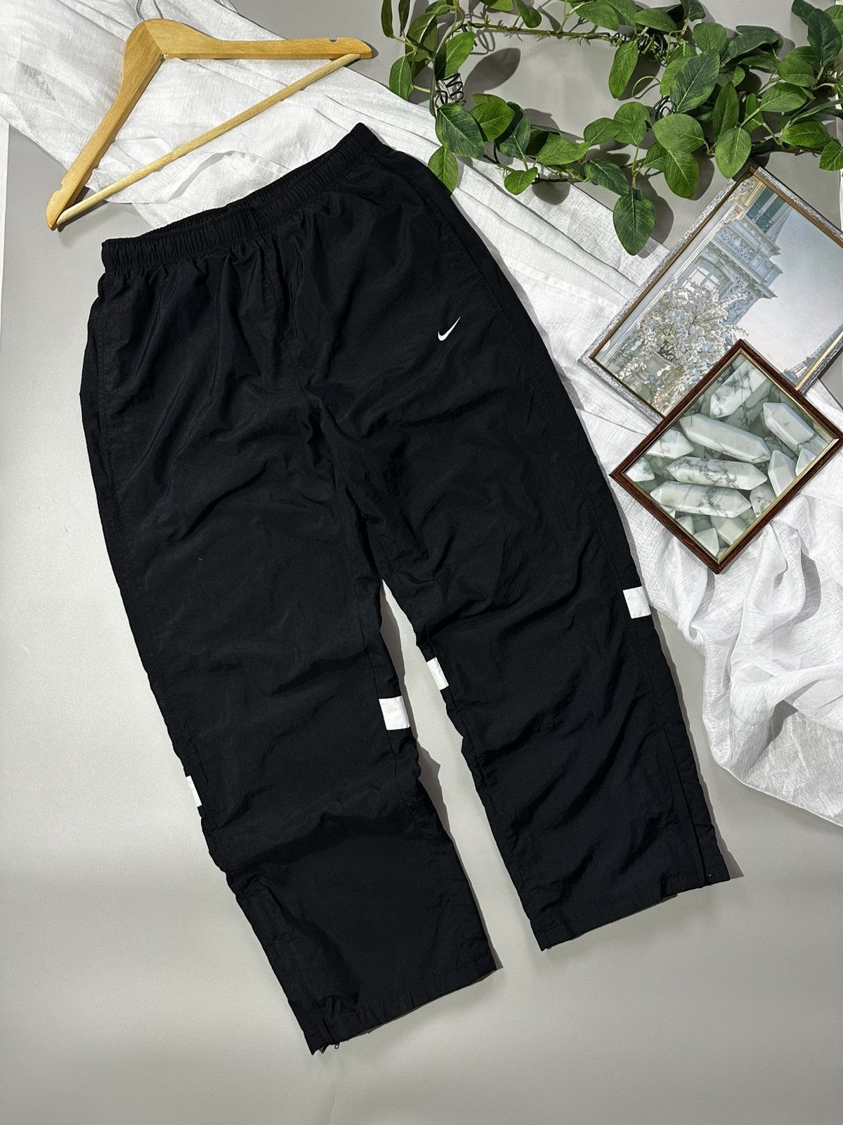 Nike VTG Nike Nylon Drill Black Track Pants Mens Size M Size US 32 / EU 48 - 1 Thumbnail