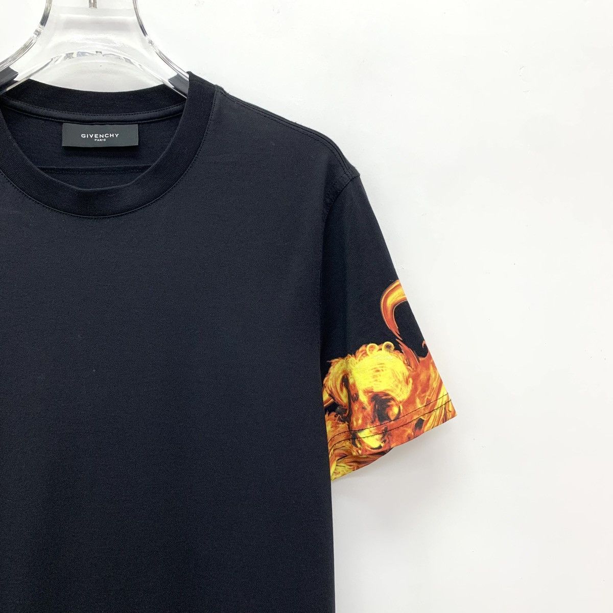 Givenchy Givenchy Black Flame Print Short Sleeve T-Shirt K26WX Size US XS / EU 42 / 0 - 3 Thumbnail