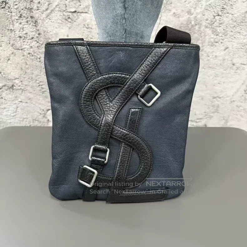 Saint Laurent Paris Saint Laurent Paris Extra Large Leather Logo Tote Bag Size ONE SIZE - 1 Thumbnail