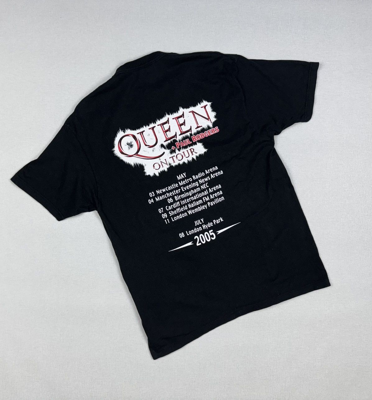 Vintage Men’s Vintage Queen + Paul Rodgers On Tour 2005 T-Shirt Size US L / EU 52-54 / 3 - 1 Thumbnail