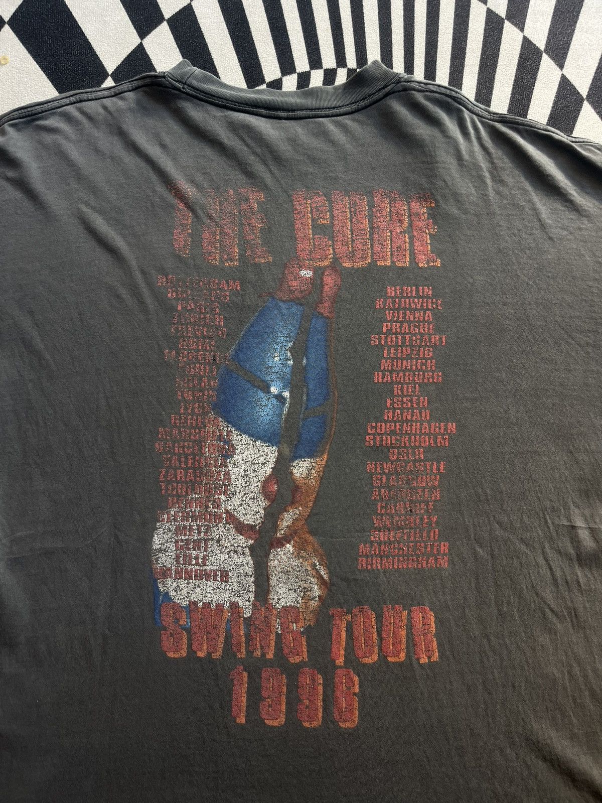 Band Tees Vintage THE CURE Swing Tour 1996’s ( Very Worn ) Tshirt Size US XL / EU 56 / 4 - 9 Thumbnail
