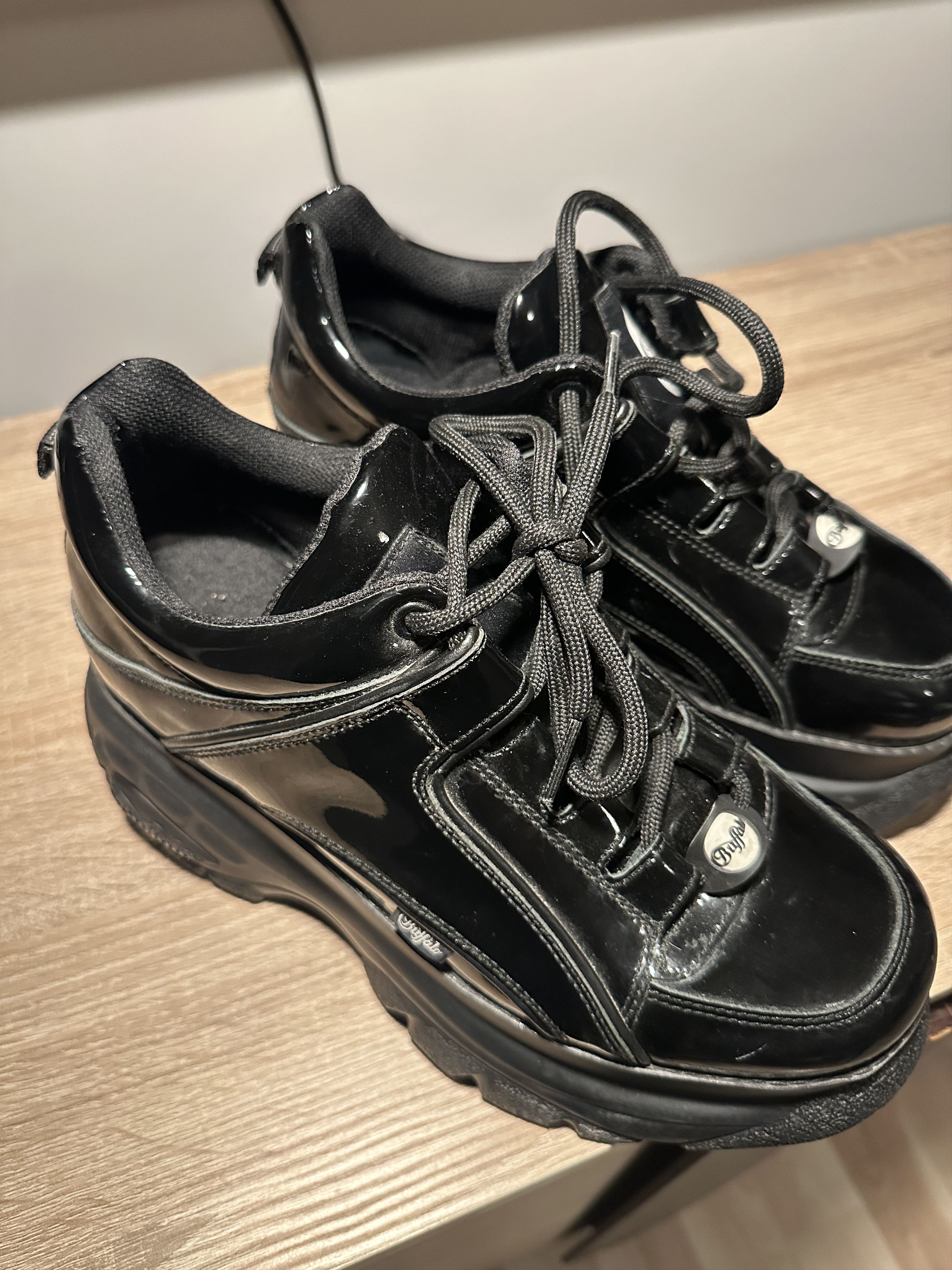 Buffalo Classic Low Patent Leather