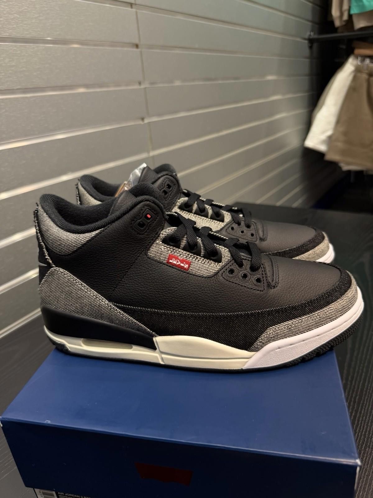 Jordan Brand Nike Air Jordan 3 Retro Levi’s Black IR0914-400 Men’s (13) Size US 13 / EU 46 - 5 Thumbnail