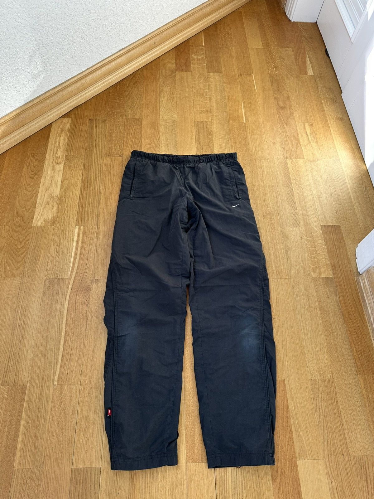 Nike Vintage Nike Black Pants Swoosh Logo Fit Y2K Size US 34 / EU 50 - 1 Thumbnail