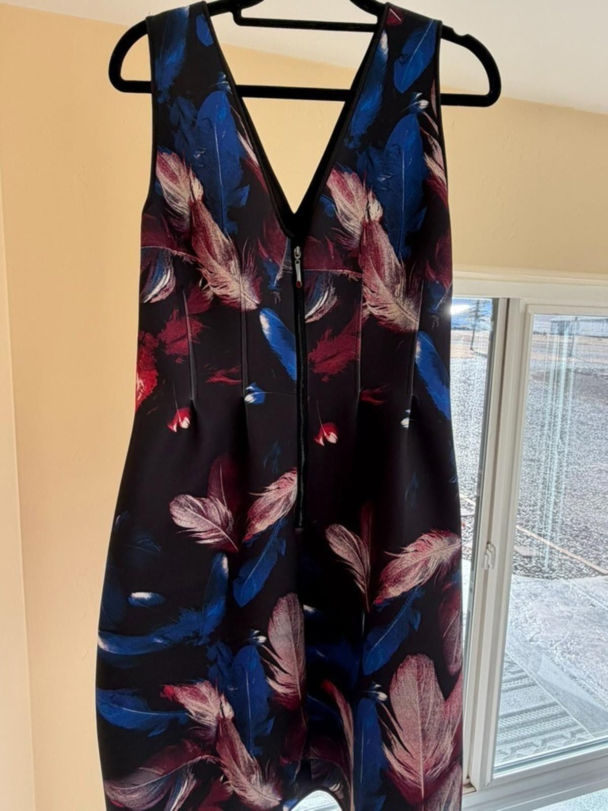 Other WHBM SCUBA Dress 6 Black Blue Red Feather Print Size M / US 6-8 / IT 42-44 - 5 Thumbnail