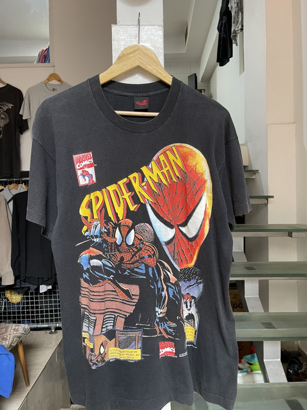 Marvel Comics Vintage Marvel Spiderman 1997 t shirt Size US L / EU 52-54 / 3 - 1 Thumbnail