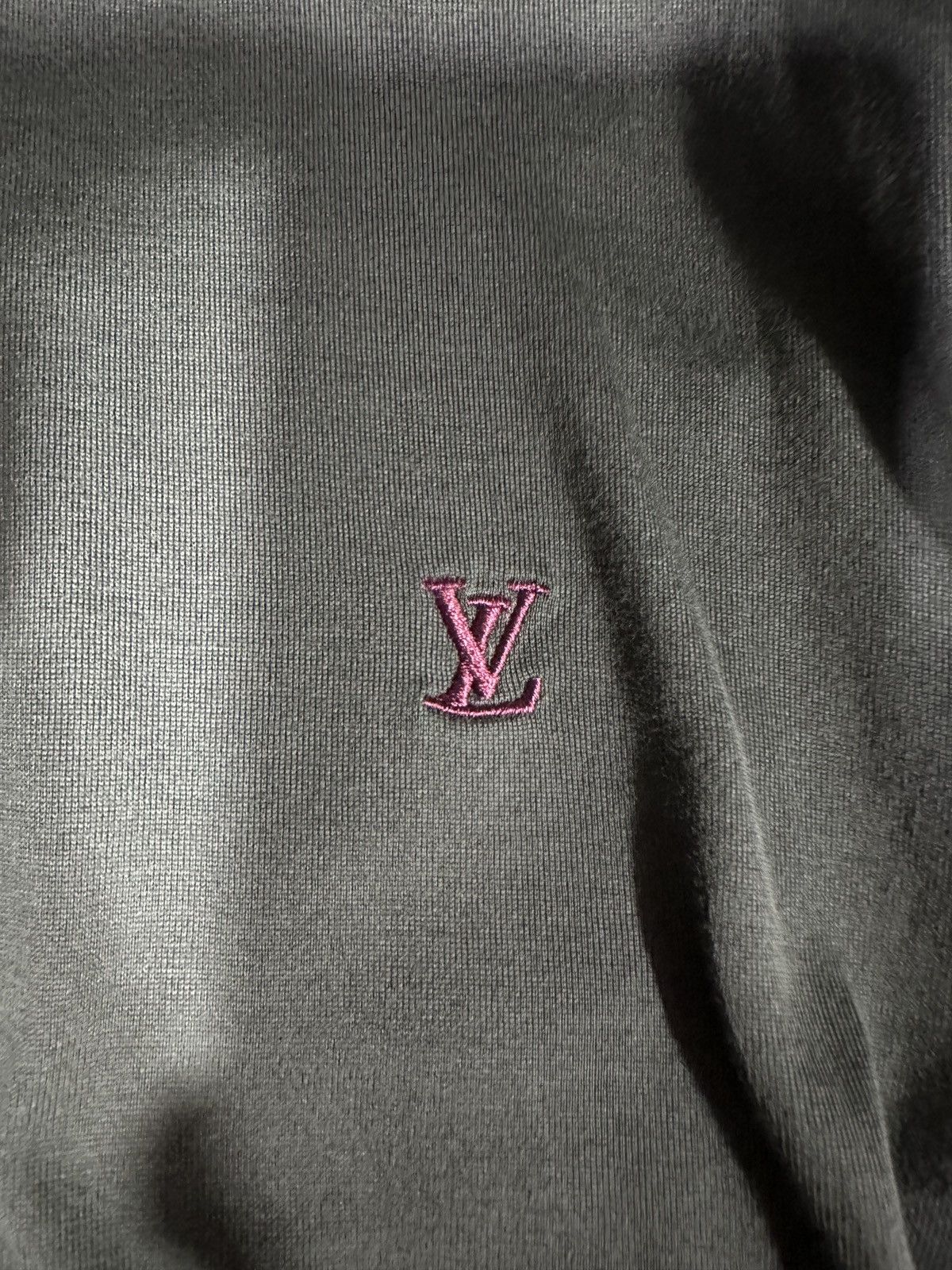 Louis Vuitton Louis Vuitton LV Tshirt Size L Green Like New Size US L / EU 52-54 / 3 - 5 Thumbnail
