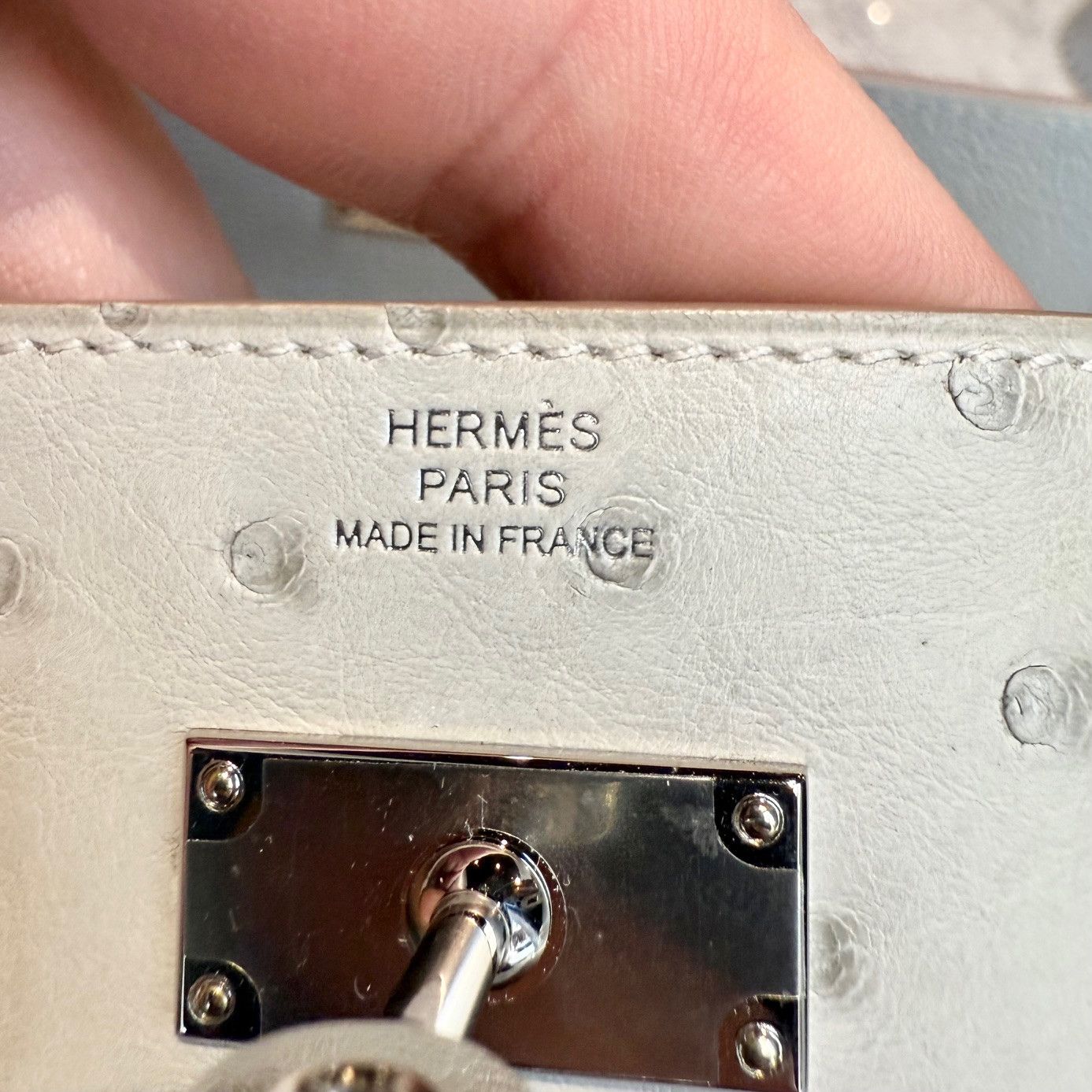 Hermes Hermès 2023 Gris Perle Ostrich Kelly To Go Wallet On Strap Size ONE SIZE - 16 Thumbnail