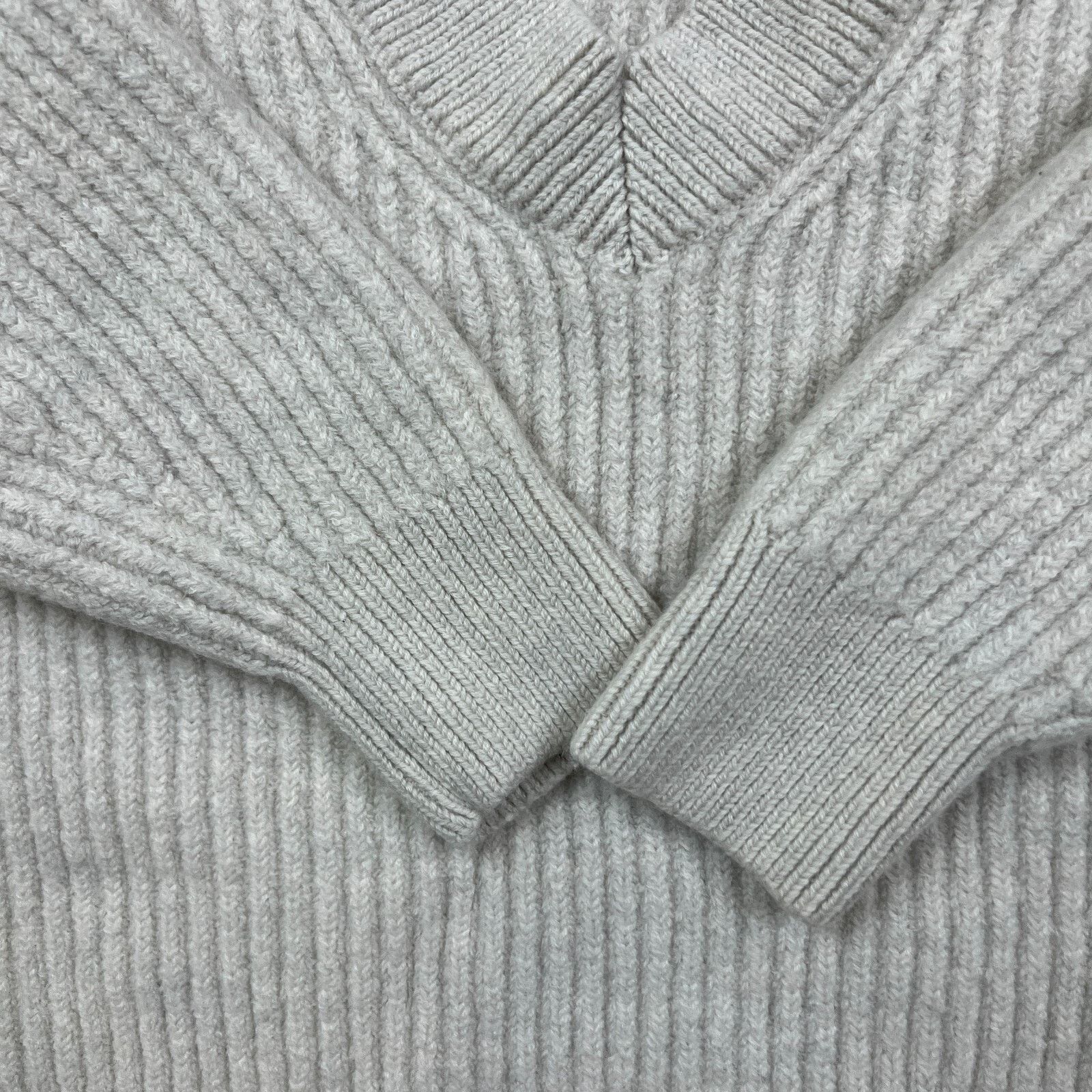 Aritzia Babaton Aritzia Sweater Merino Wool V Neck Knit Pullover Size S / US 4 / IT 40 - 3 Thumbnail
