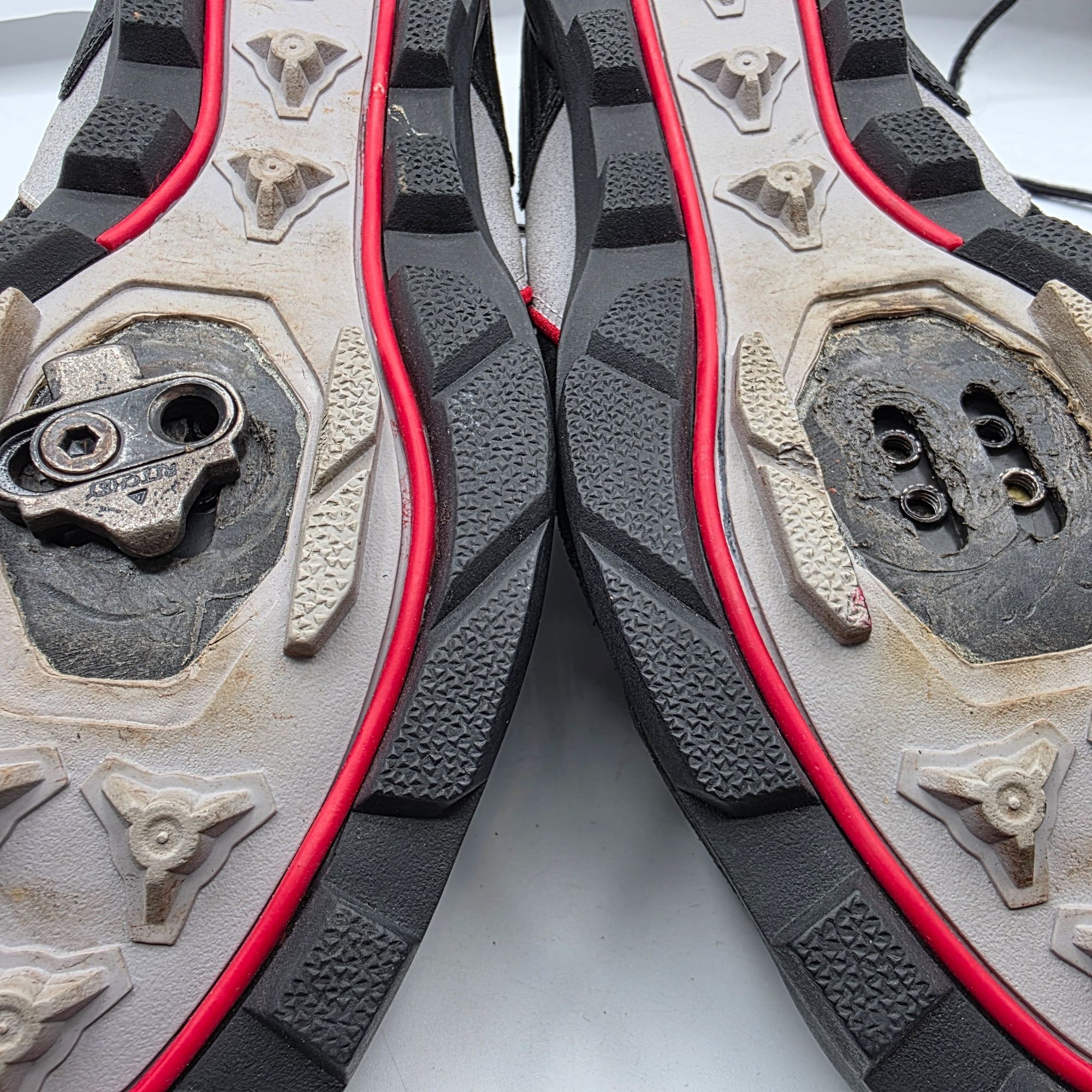 Adidas Vintage Adidas El Moro Mens MTB Cycling Shoes Size 10 Black Size US 10 / EU 43 - 8 Thumbnail