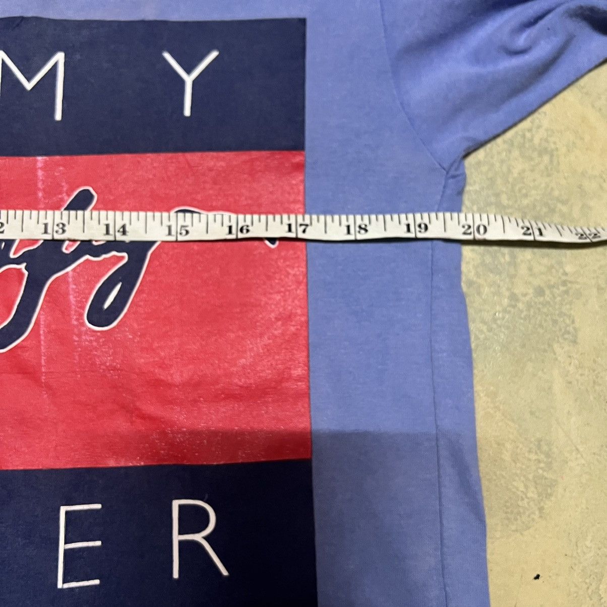 Tommy Hilfiger Vintage Tommy Hilfiger Big Logo T Shirt Size US M / EU 48-50 / 2 - 10 Thumbnail