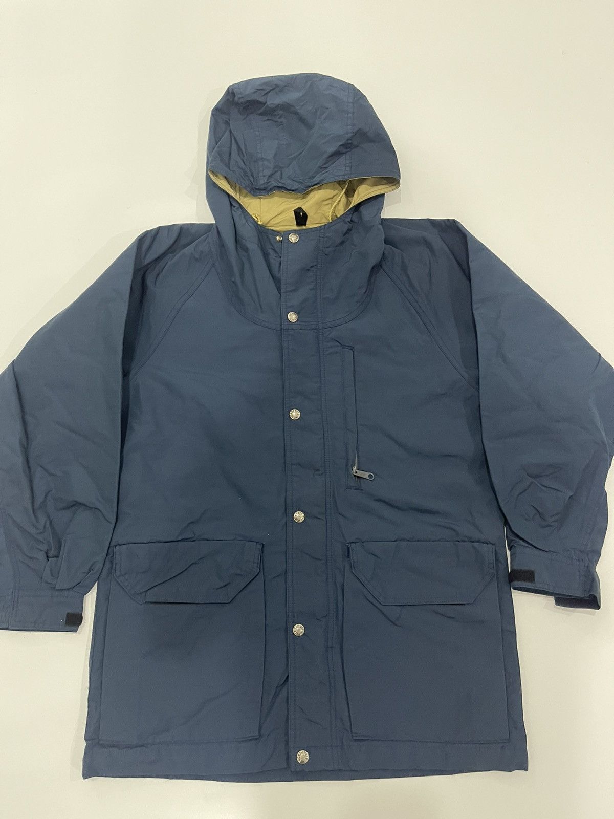 The North Face This is a vintage The North Face down parka in blue with Size US L / EU 52-54 / 3 - 1 Thumbnail