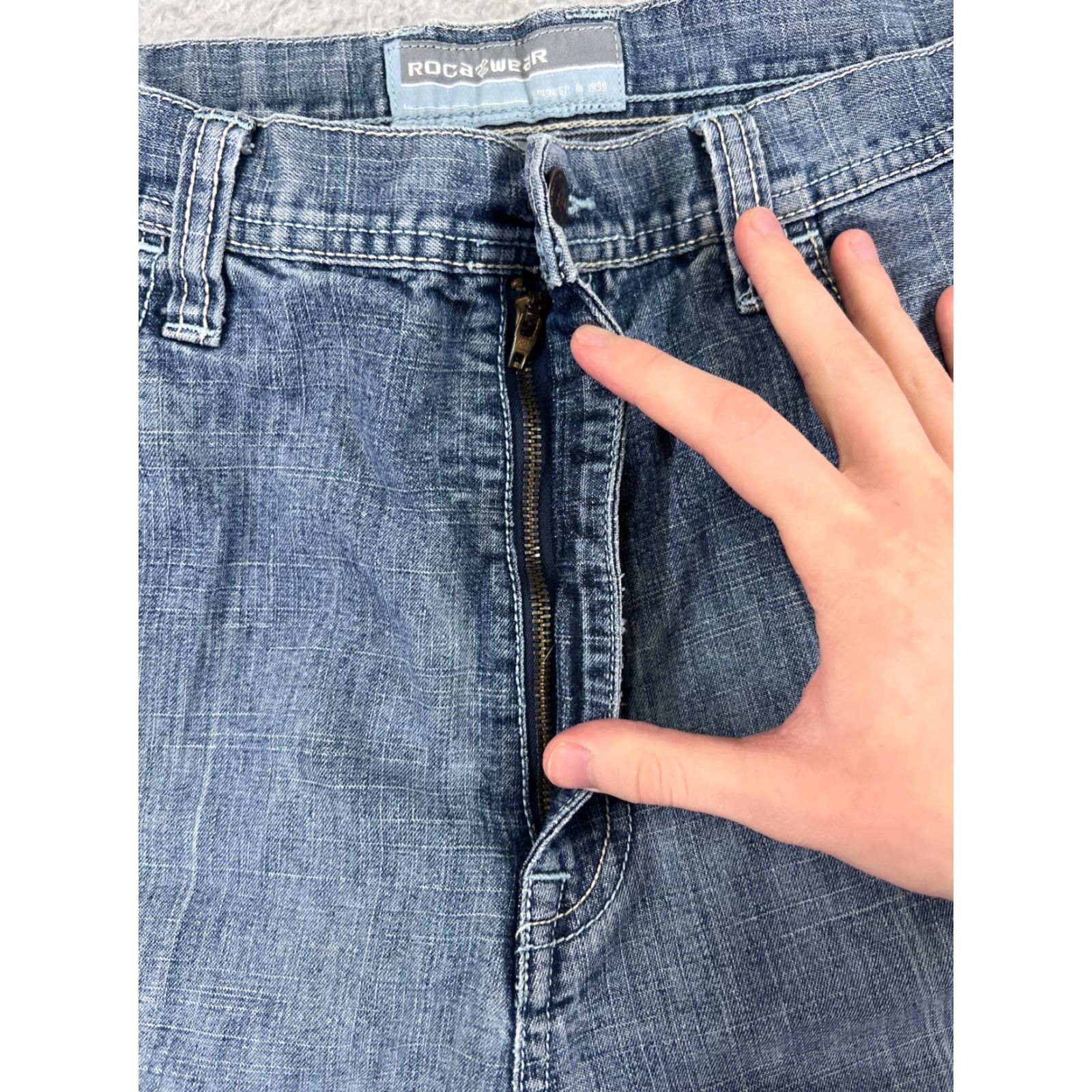 Rocawear VINTAGE Rocawear Shorts Womens 38W Blue Denim Distressed Embroidered Ramie Blend Jeans Short Size 26" / US 2 / IT 38 - 7 Thumbnail