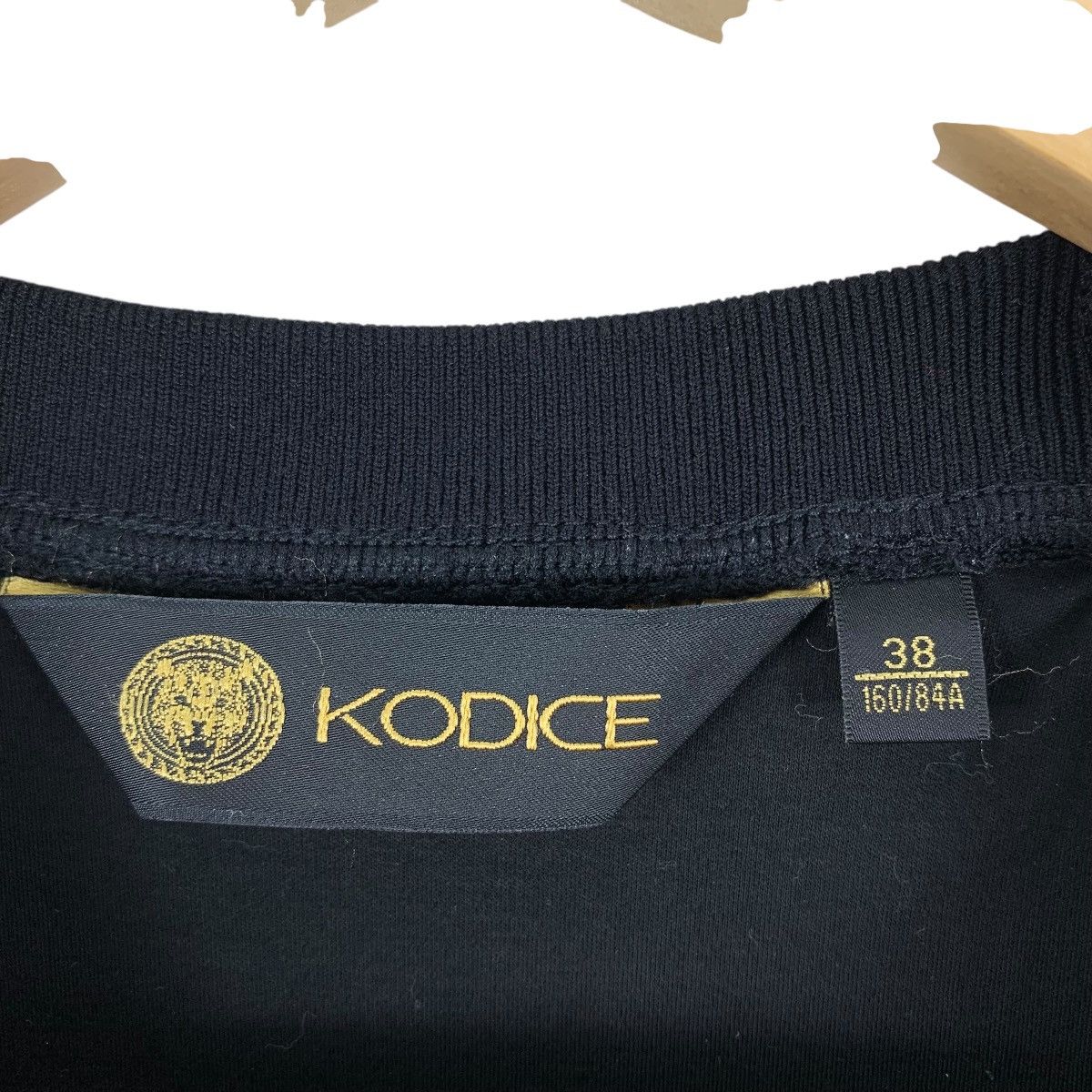 Vintage KODICE She Is Fierce Italian Lab Tank Sleeveless Tshirt Size US S / EU 44-46 / 1 - 4 Thumbnail