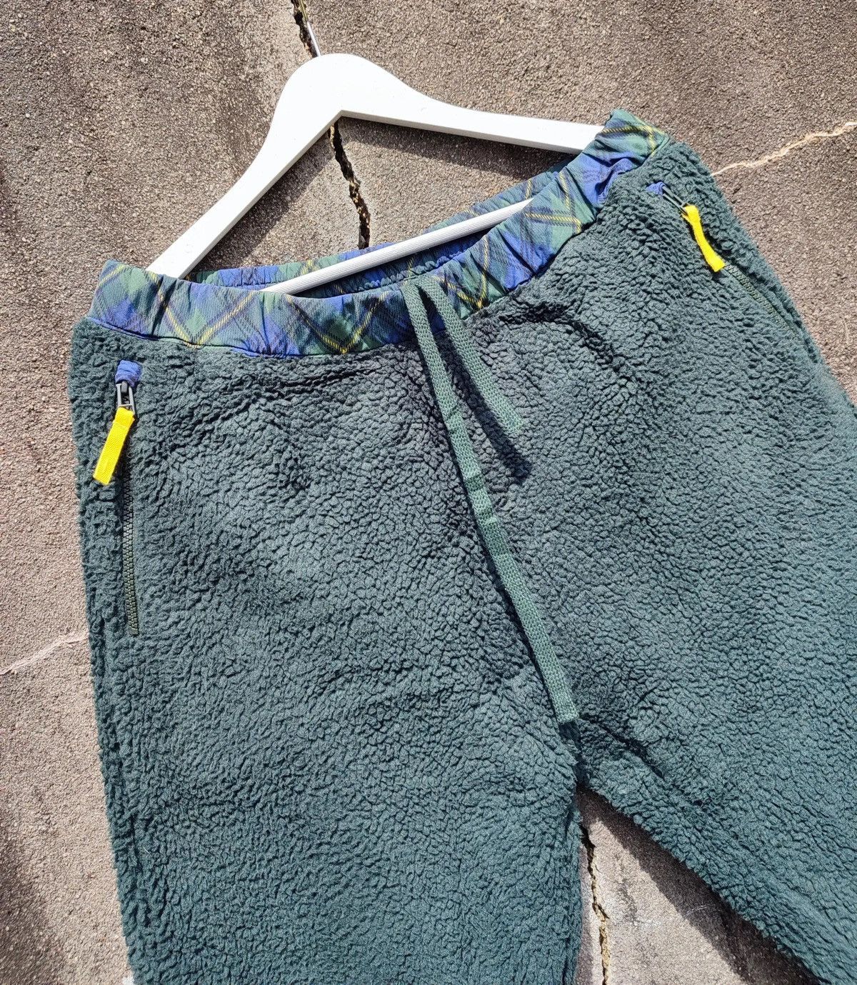 Designer × JW Anderson × Uniqlo JW Anderson x Uniqlo Fleece Track Pants – Forest Green (L) Size US 33 - 4 Thumbnail