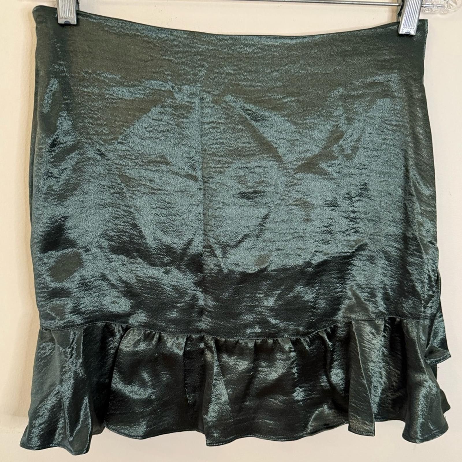 Other Lost + Wander forest green satin mini skirt side zip SZ M Size 32" / US 10 / IT 46 - 1 Thumbnail