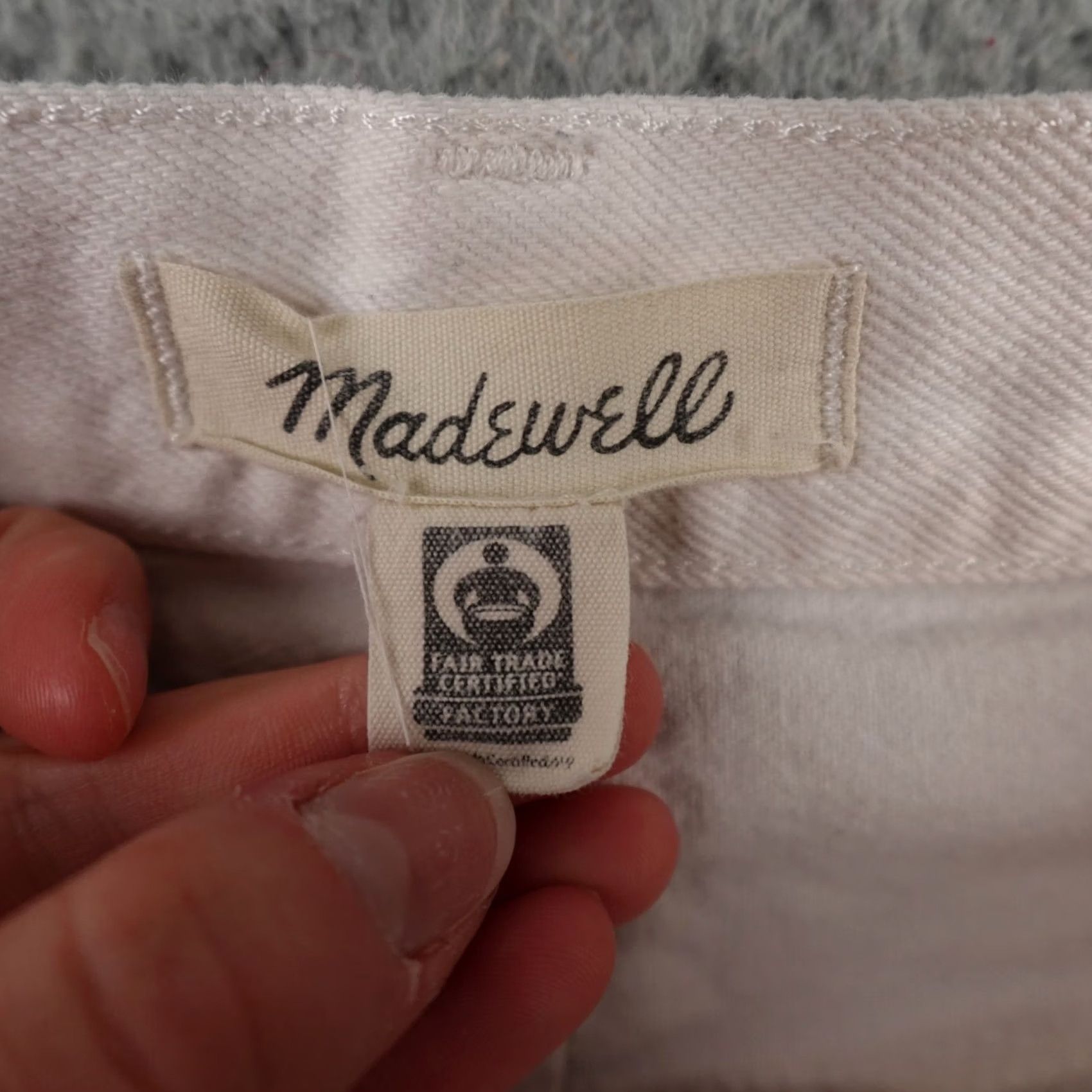 Madewell Madewell Shorts Womens 25 White Denim Mom Jean Frayed High Rise Beach Size 42" / US 20 - 2 Thumbnail
