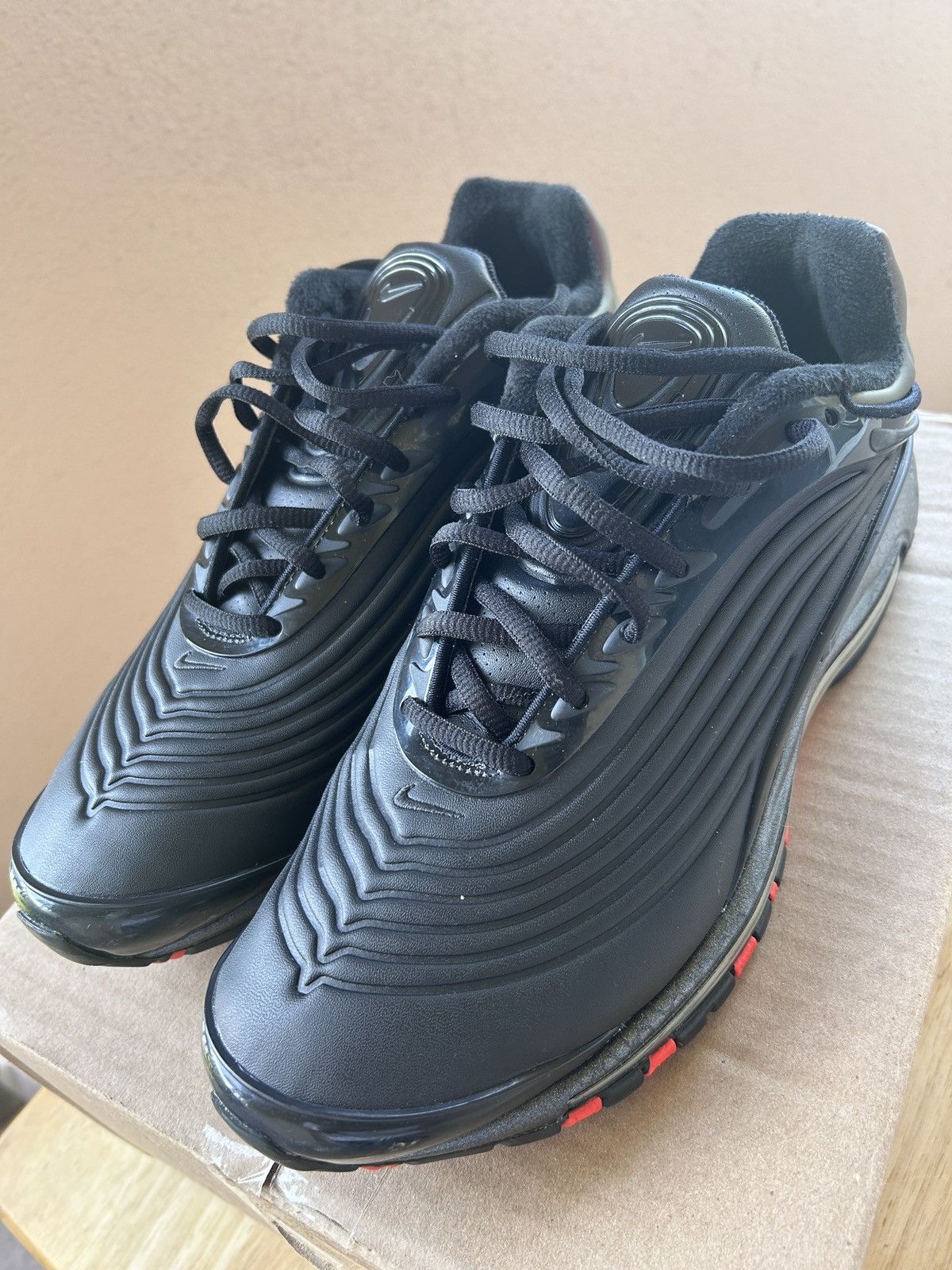 Nike Nike Air Max Deluxe SE Black Crimson Size US 10.5 / EU 43-44 - 1 Thumbnail