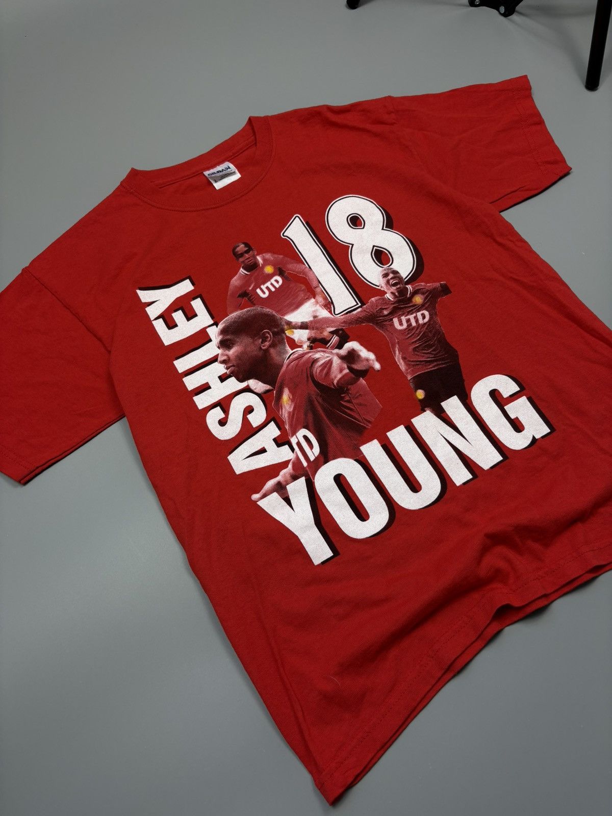 Nike Nike FC Manchester United Ashley Young big logo fan t-shirt Size US S / EU 44-46 / 1 - 3 Thumbnail