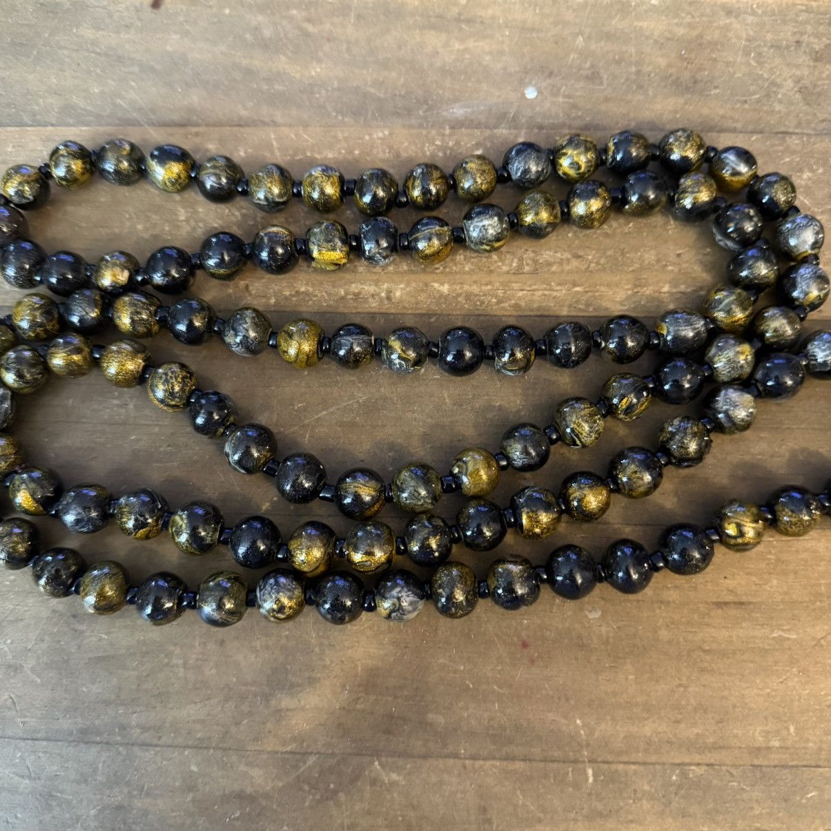 Vintage Vintage black and metallic gold long bead necklace Size ONE SIZE - 2 Thumbnail