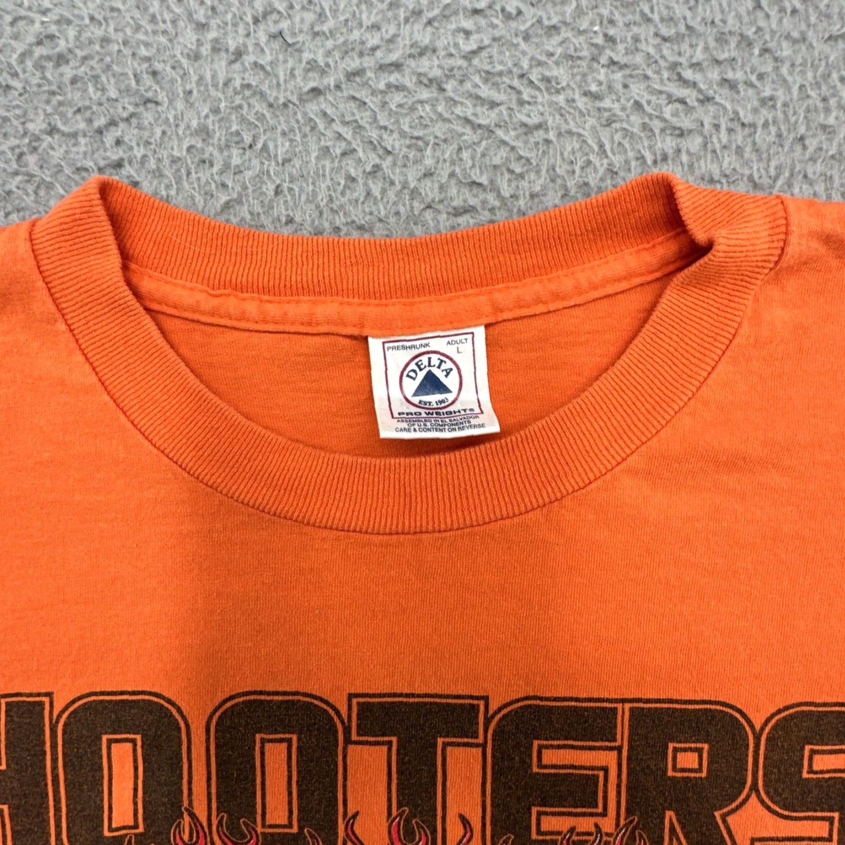 Delta VINTAGE 90’s Hooters Flames Graphic Long Sleeve Shirt Size Large Orange Delta Size US L / EU 52-54 / 3 - 4 Thumbnail
