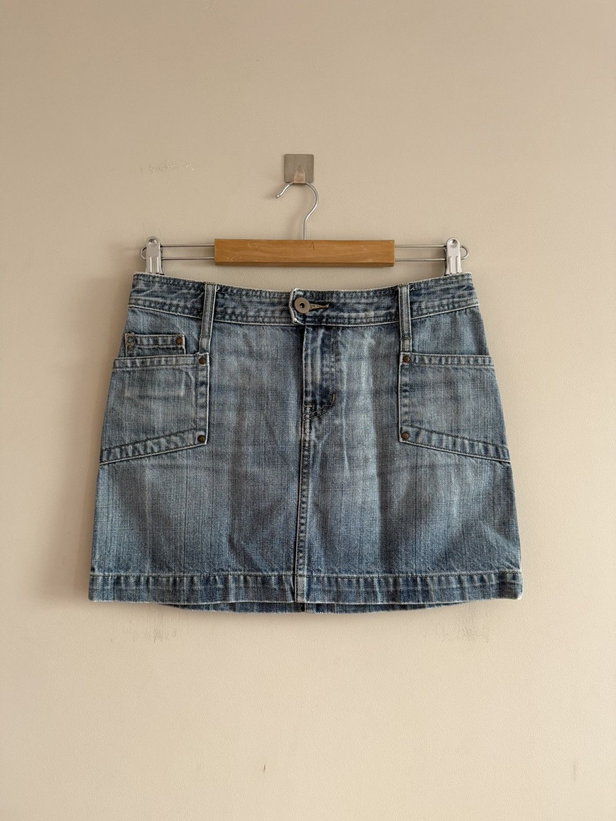 Vintage Denim Mini Skirt Y2K Low Rise Faded Wash Size 28" / US 6 / IT 42 - 3 Thumbnail
