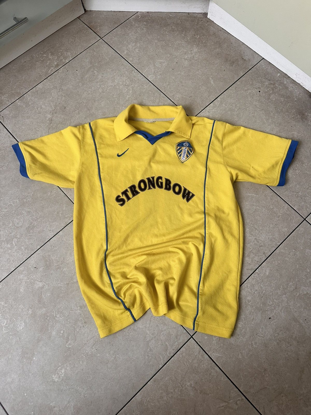 Nike Vintage Nike Leeds 10 Harry Kewell Soccer Jersey Size US M / EU 48-50 / 2 - 2 Thumbnail
