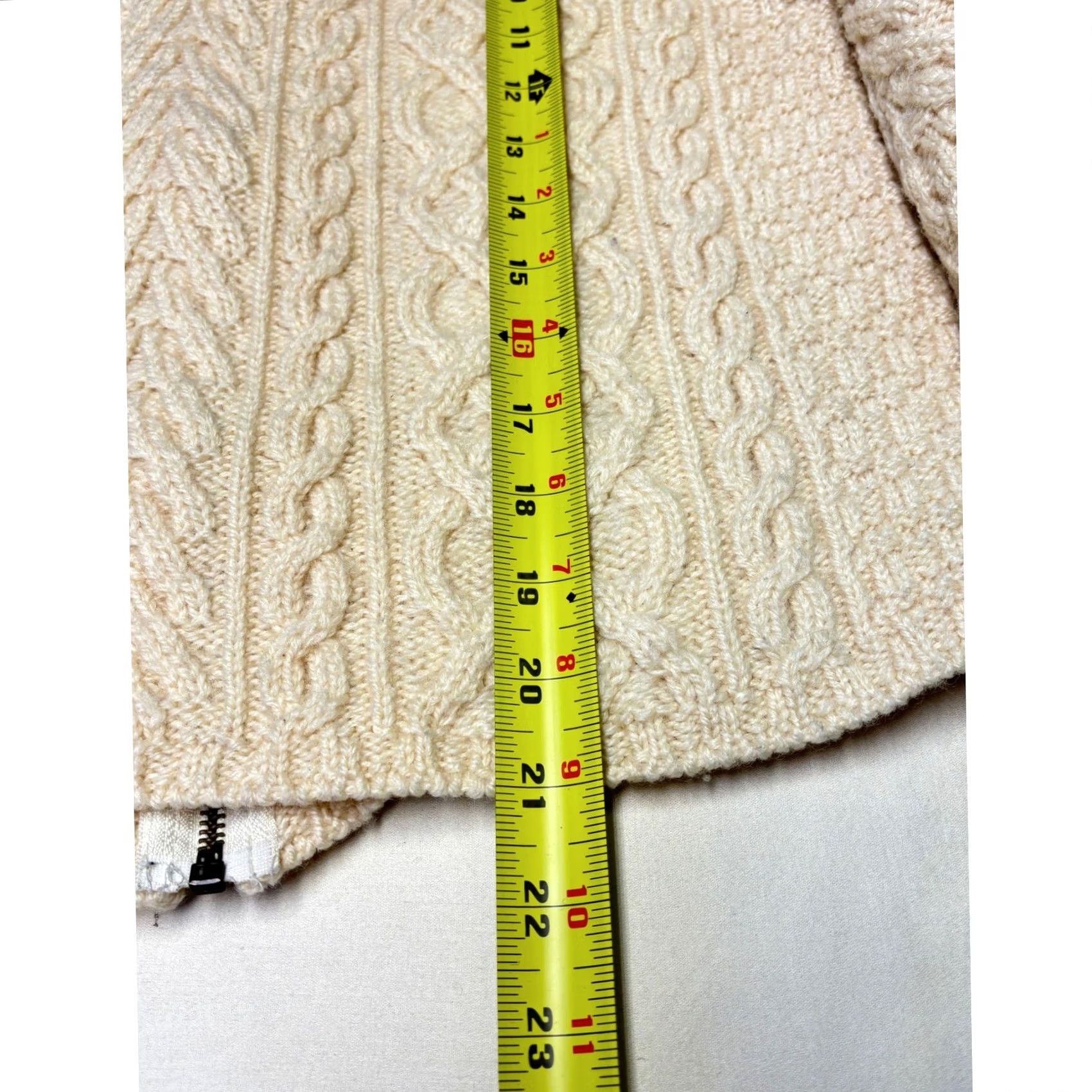 Vintage Inis Crafts Cream Cable Knit Full Zip Merino Wool Sweater Size L Irish Vintage Size L / US 10 / IT 46 - 4 Thumbnail