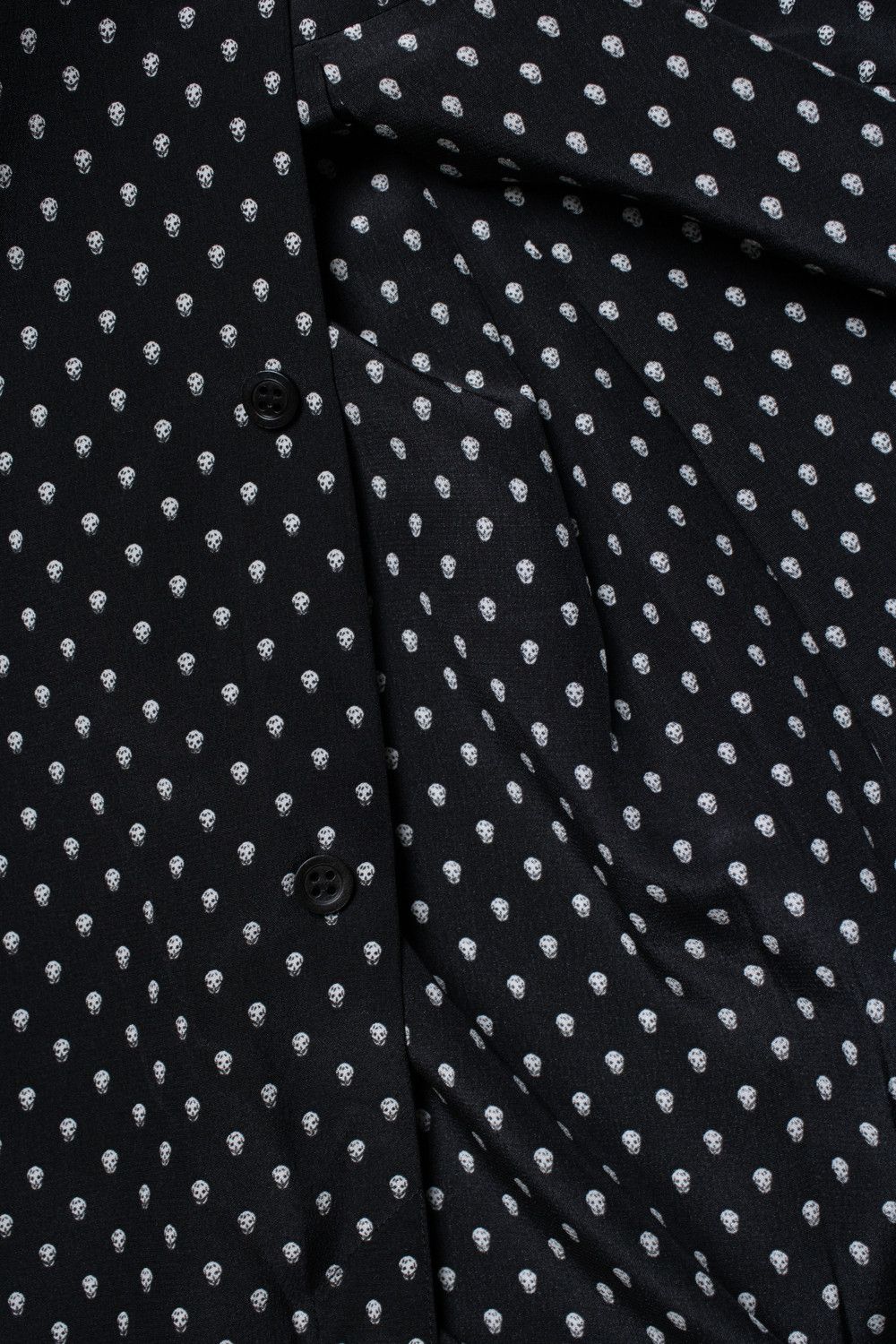 Alexander McQueen Alexander McQueen, Black skull printed silk shirt Size US L / EU 52-54 / 3 - 5 Thumbnail