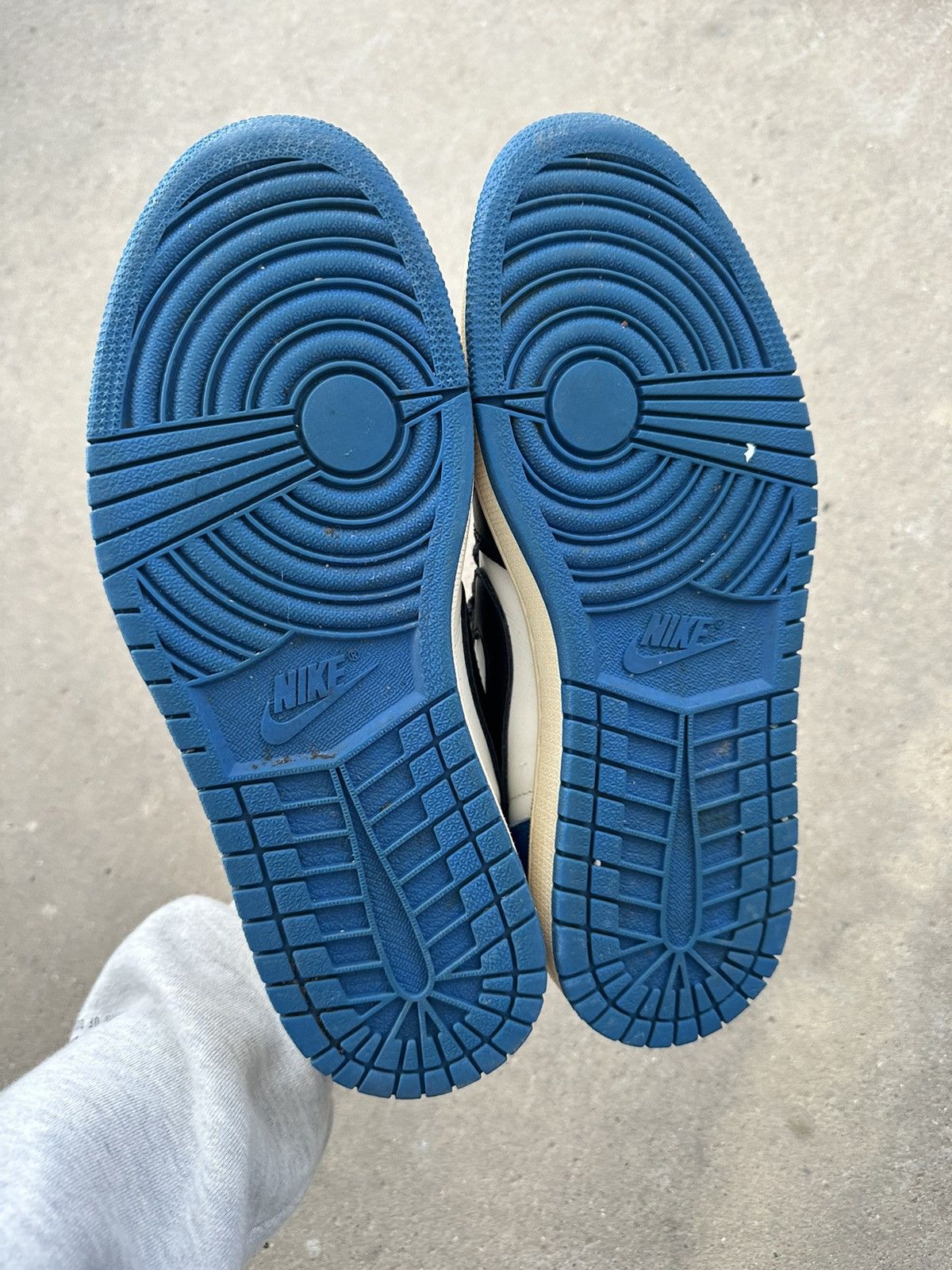 Jordan Brand Air Jordan 1 Retro Low Travis Scott Fragment Design size 9 Size US 9 / EU 42 - 5 Thumbnail