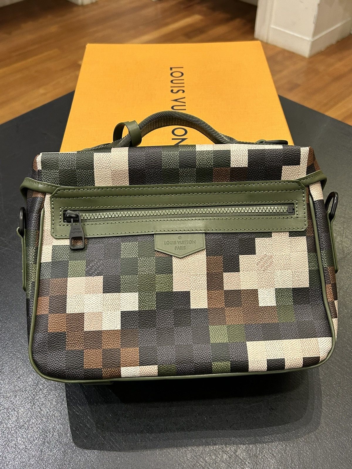 Louis Vuitton Louis Vuitton Damoflage Trail Messenger Bag Size ONE SIZE - 2 Thumbnail
