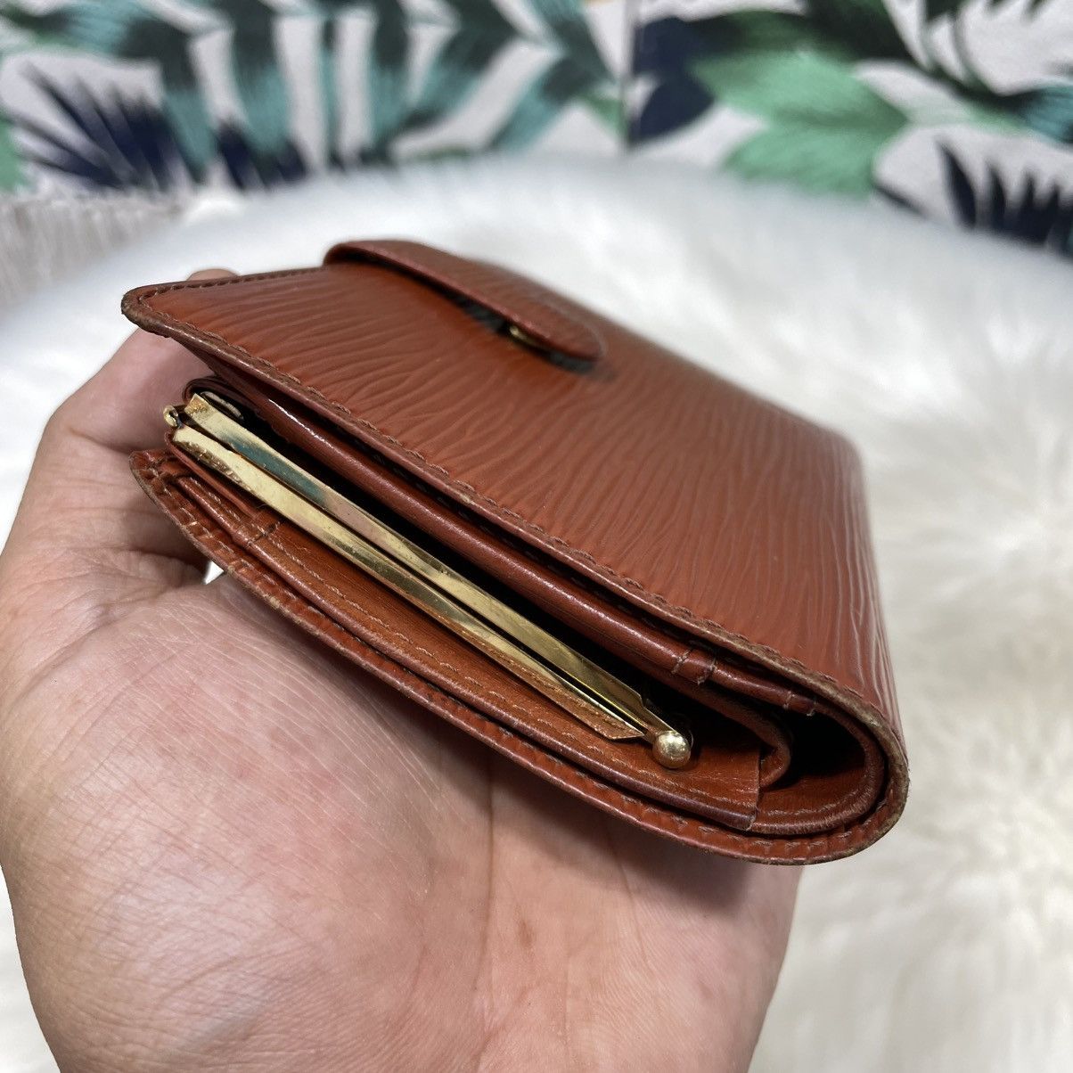 Louis Vuitton Authentic LOUIS VUITTON EPI Leather Kisslock Bifold Wallet Size ONE SIZE - 3 Thumbnail