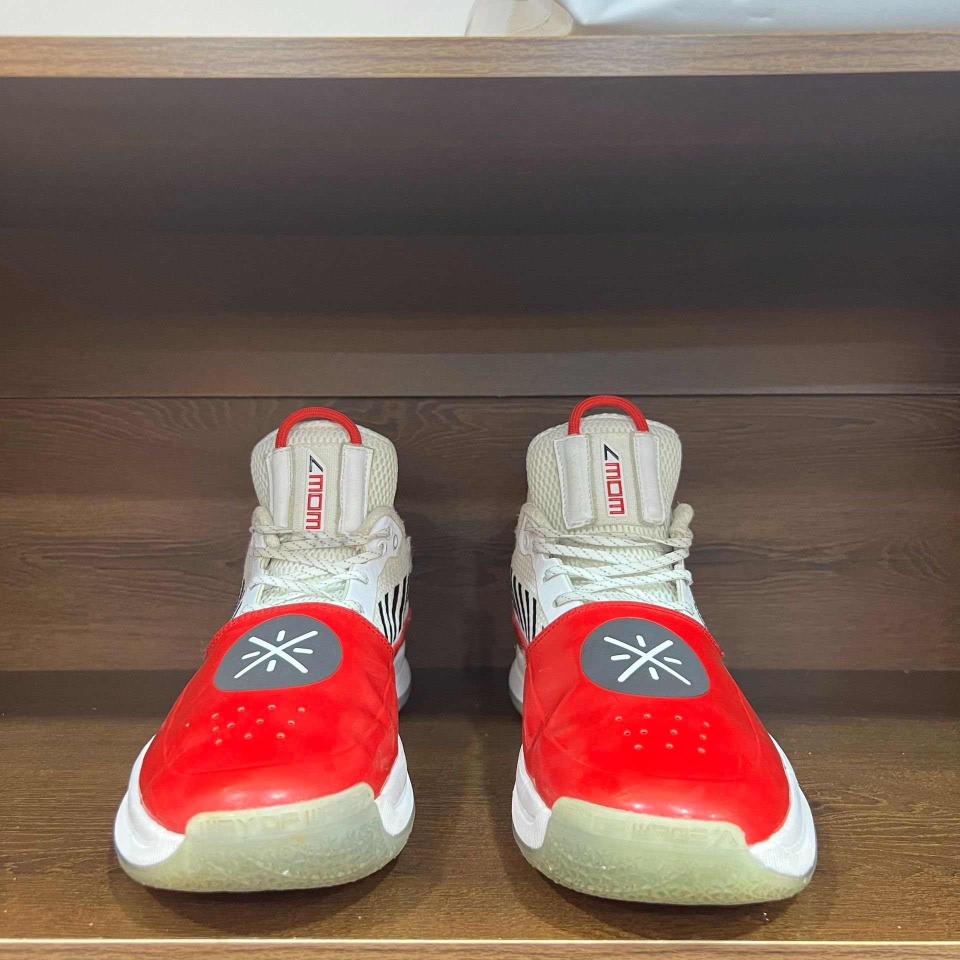 Other Way of Wade 7 White Red Size 40 Size US 7 / EU 40 - 2 Thumbnail