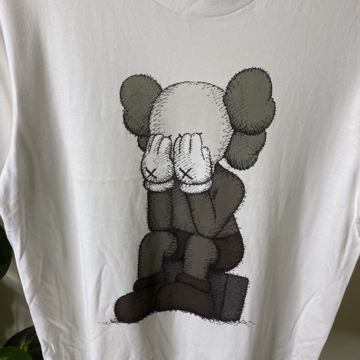 Kaws Kaws x Uniqlo UT Collaboration T Shirt Size US M / EU 48-50 / 2 - 2 Thumbnail
