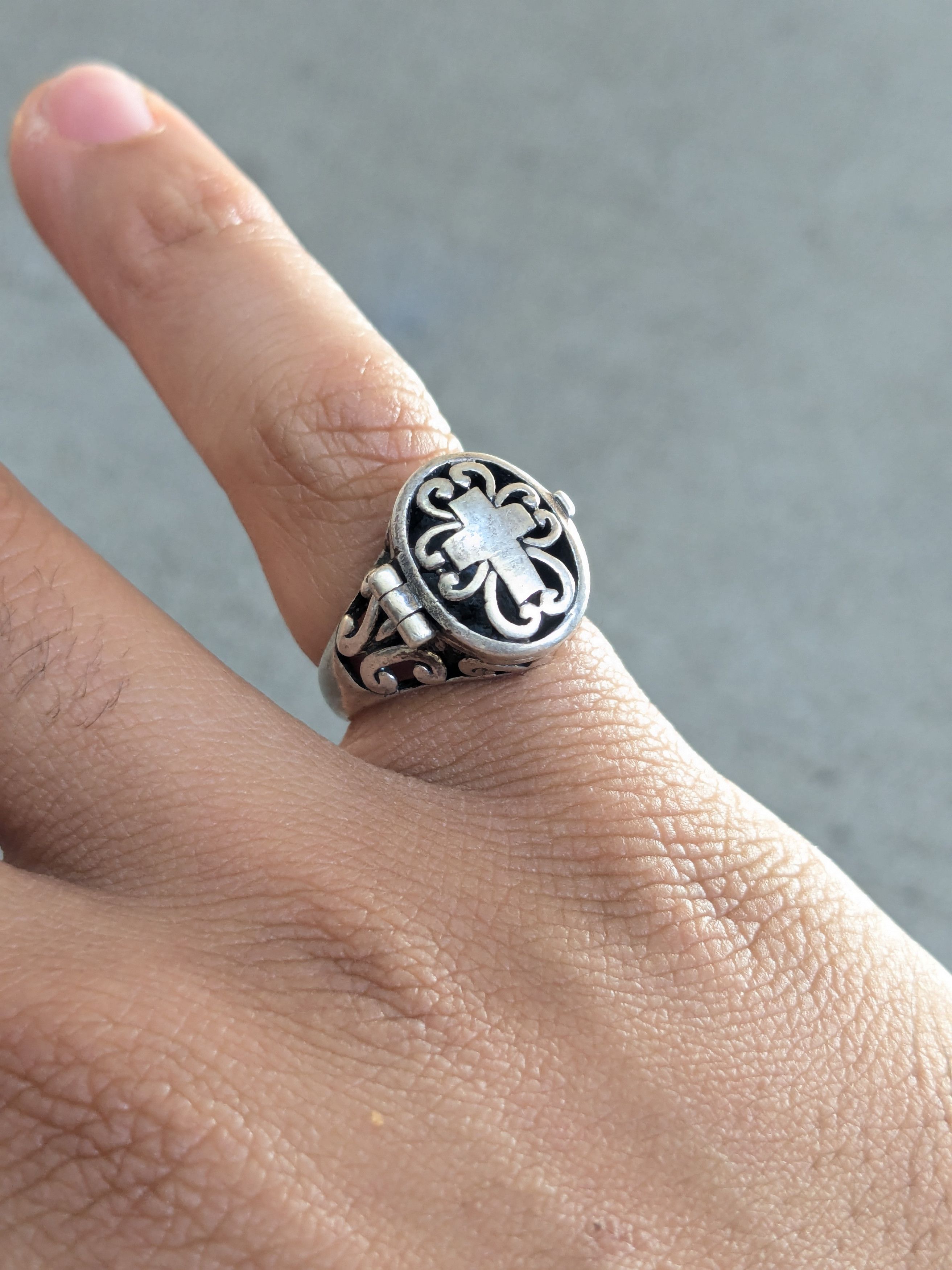 Jewelry × Sterling Silver Sterling Silver Poison Ring 5.75 Cross Size ONE SIZE - 9 Thumbnail