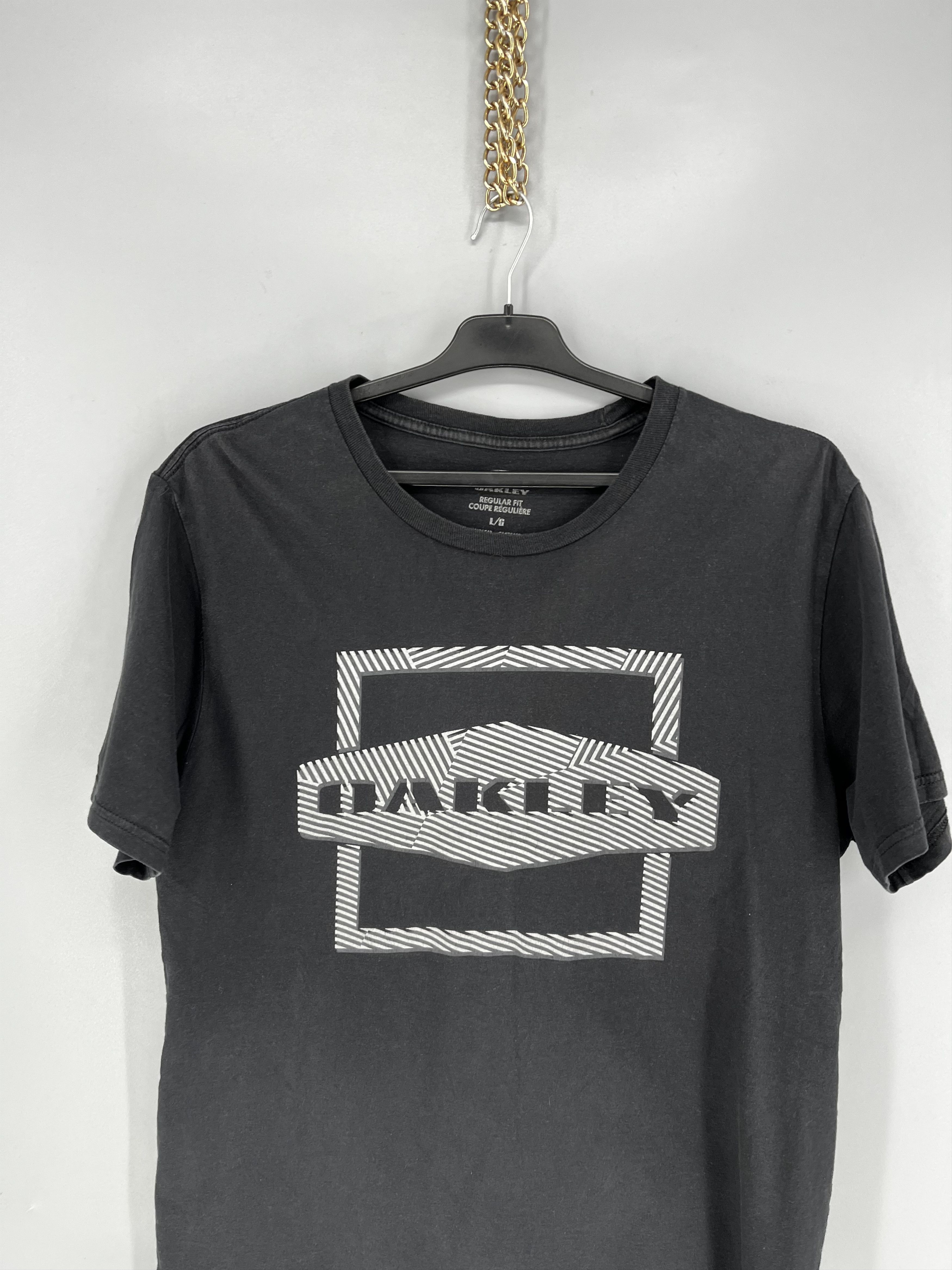 Oakley Oakley Vintage 3D Logo Y2K Archival 90s T shirt Size US L / EU 52-54 / 3 - 6 Thumbnail