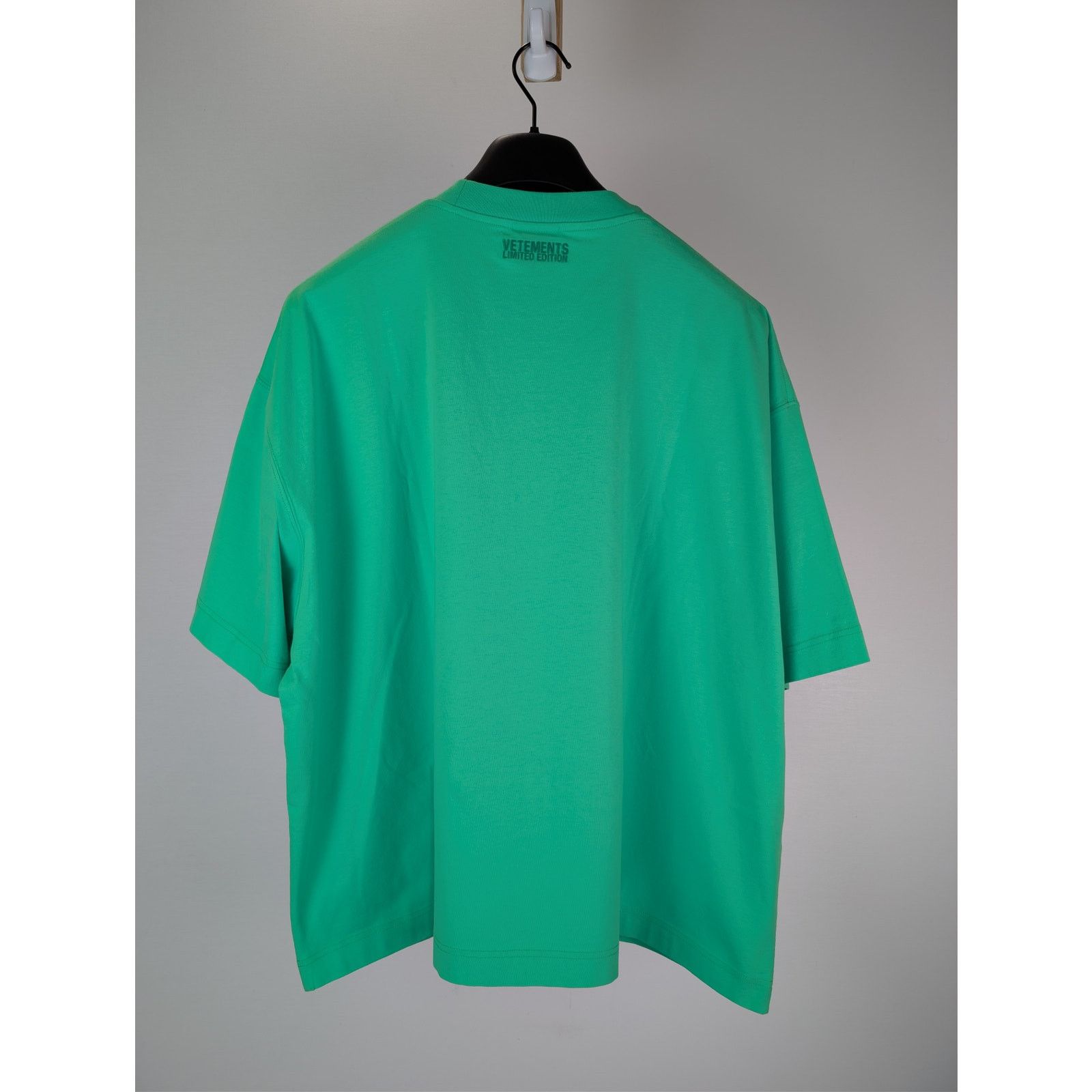 Vetements o1rshd1 Oval Logo Cropped Boxy T-Shirt in Green Size US L / EU 52-54 / 3 - 9 Thumbnail