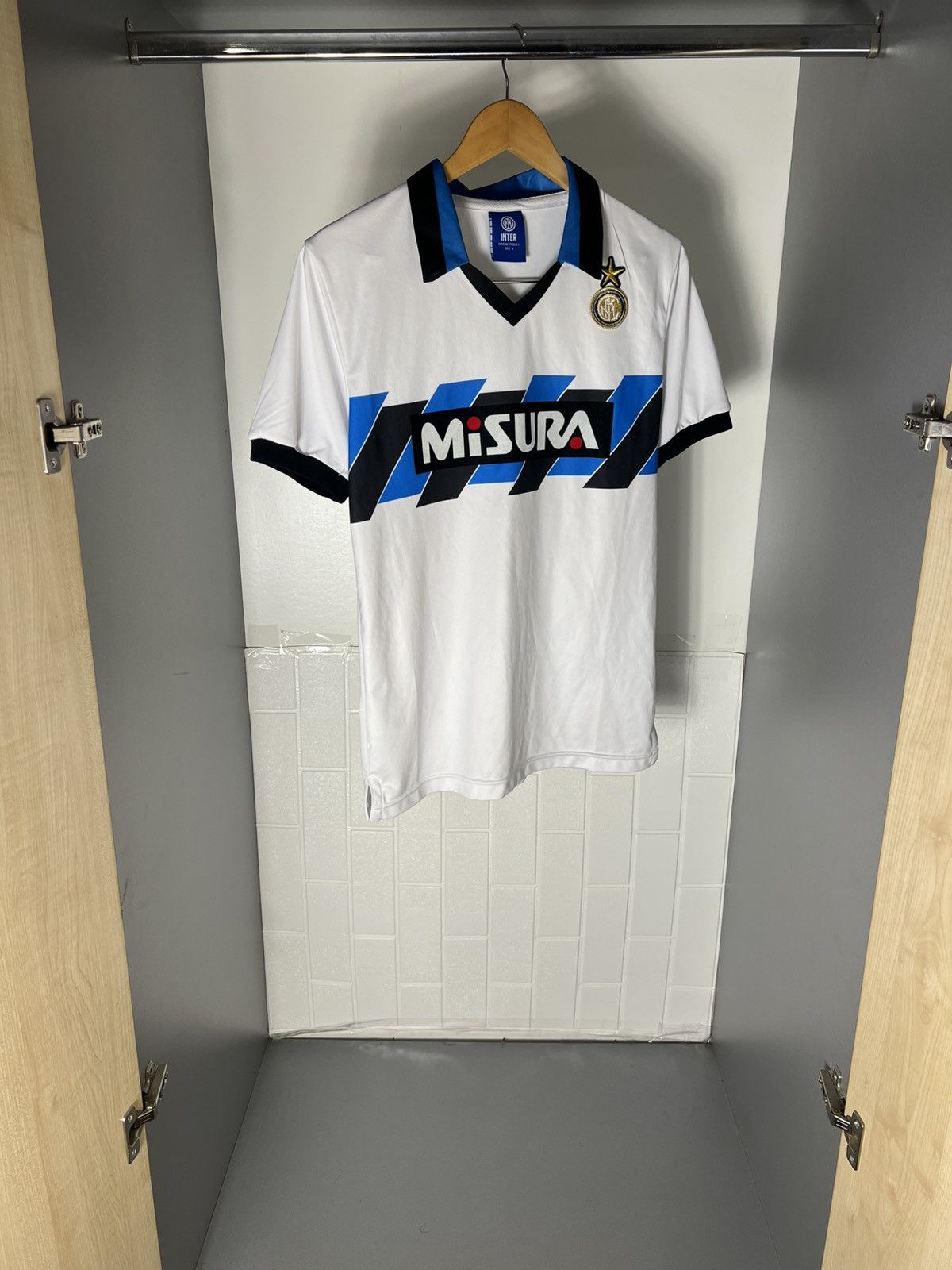 Vintage VERY RARE INTER MILAN ITALY SOCCER JERSEY RETRO BLOKE 90s Size US S / EU 44-46 / 1 - 3 Thumbnail