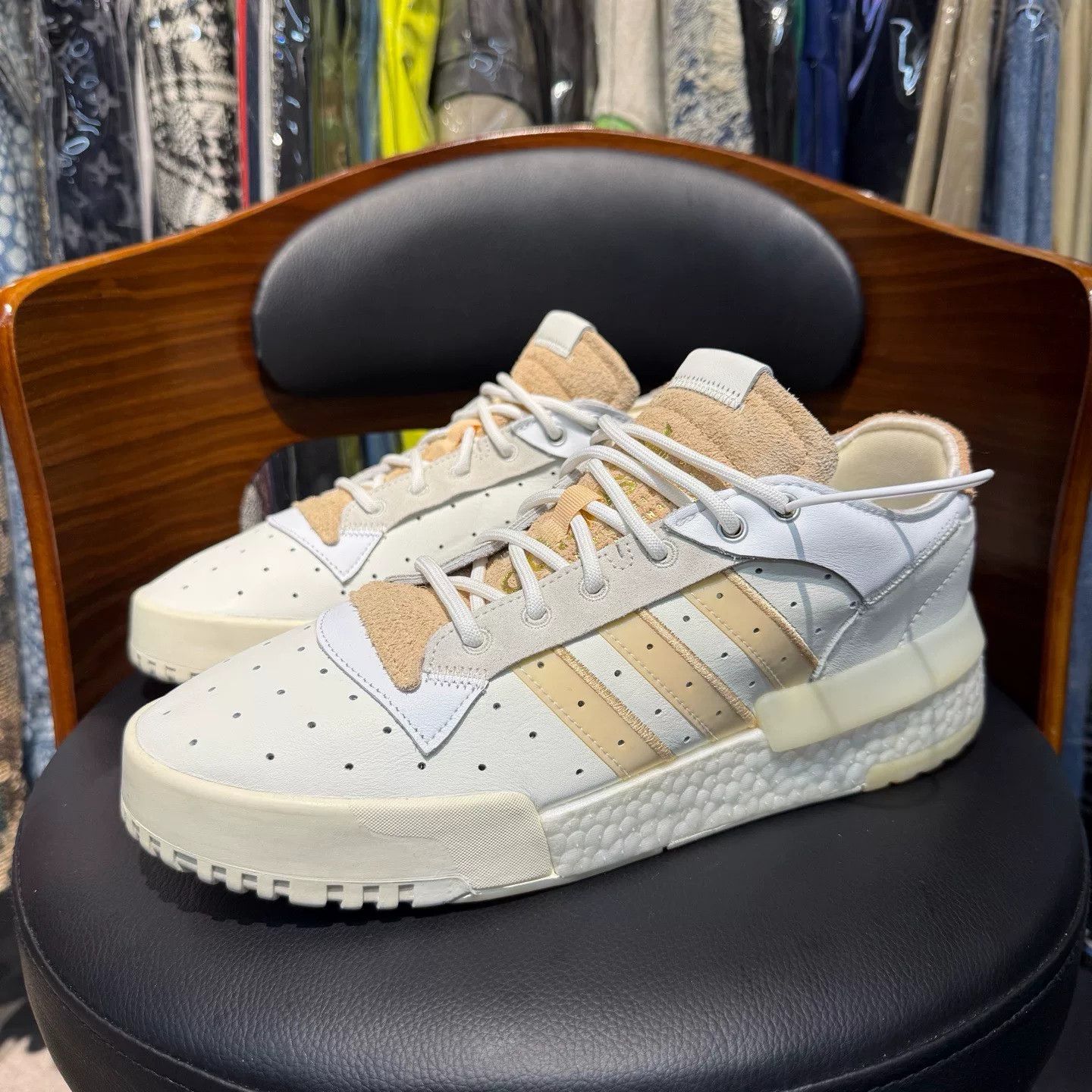 Adidas Adidas White Lowtop Sneakers 44.5 Men Size US 11 / EU 44 - 1 Thumbnail