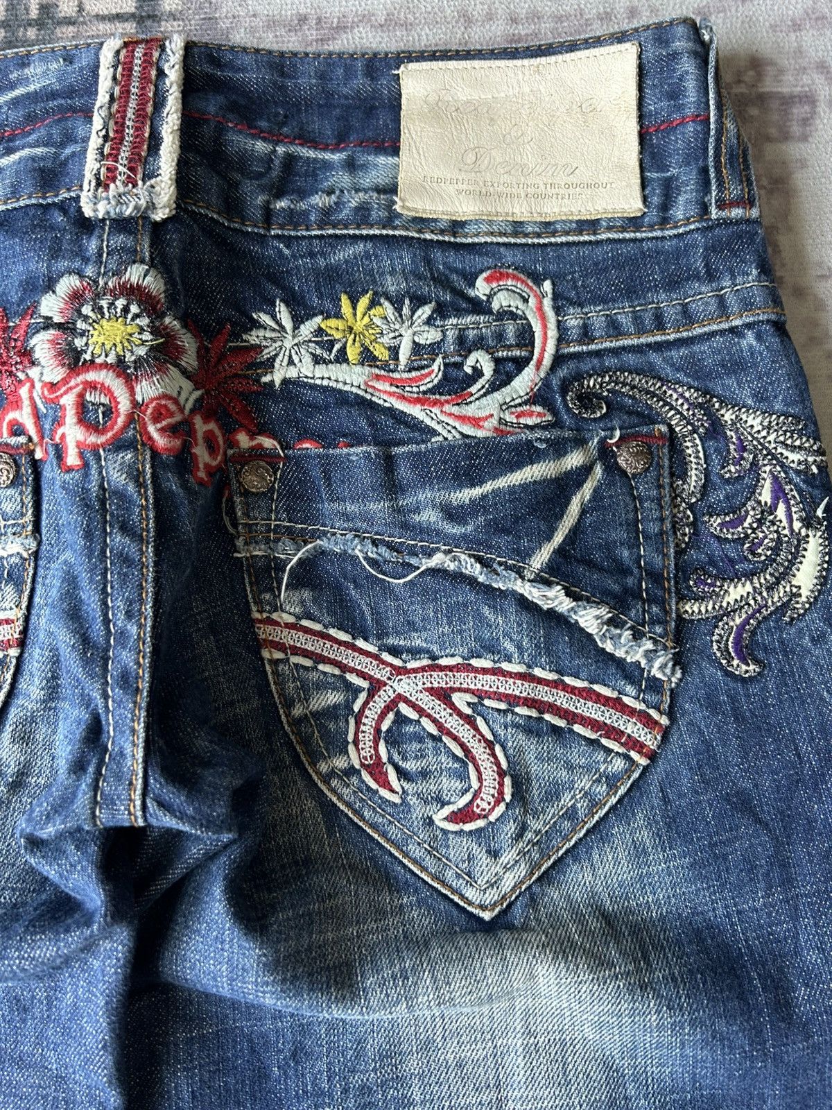 Ed Hardy Red Pepper Flower Bootcut Jeans Size 30" / US 8 / IT 44 - 7 Thumbnail