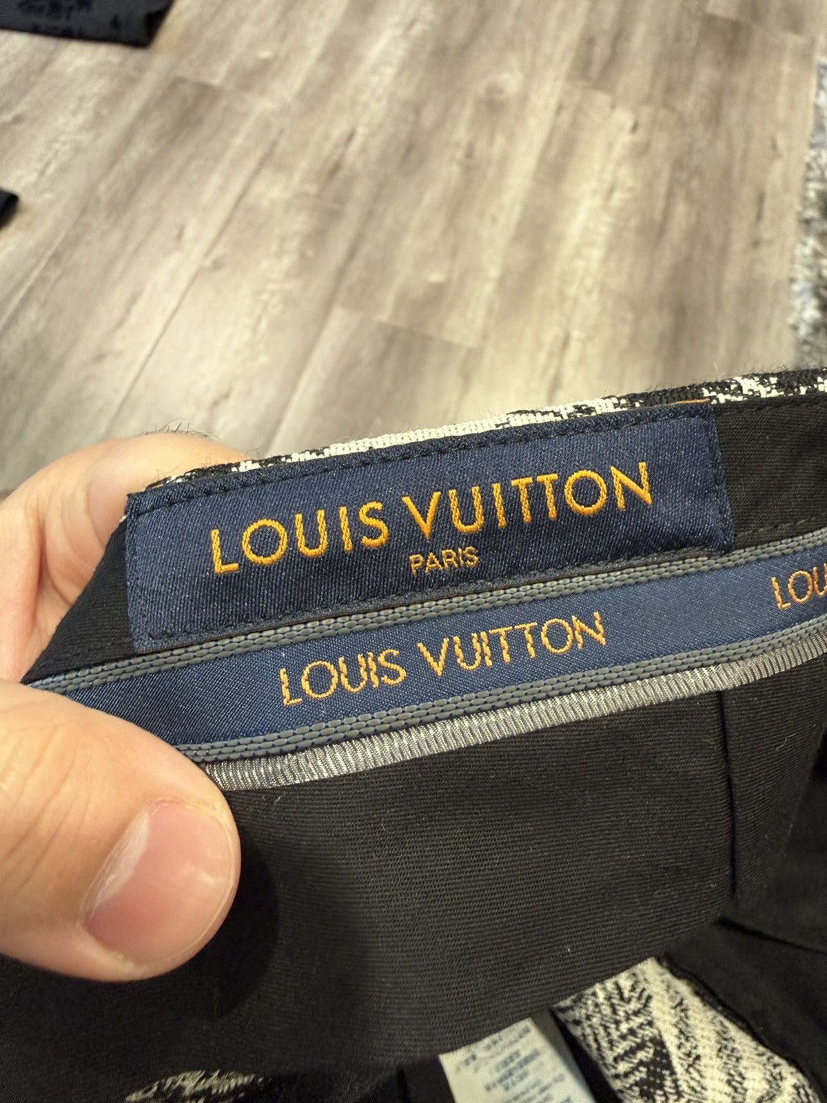 Louis Vuitton Louis Vuitton Wool Plaid Grey Monogram Pants Size US 38 / EU 54 - 6 Thumbnail