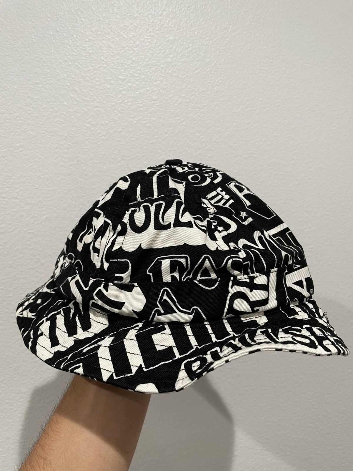 Supreme Supreme Hysteric Glamour Text Bell Hat Size ONE SIZE - 2 Thumbnail