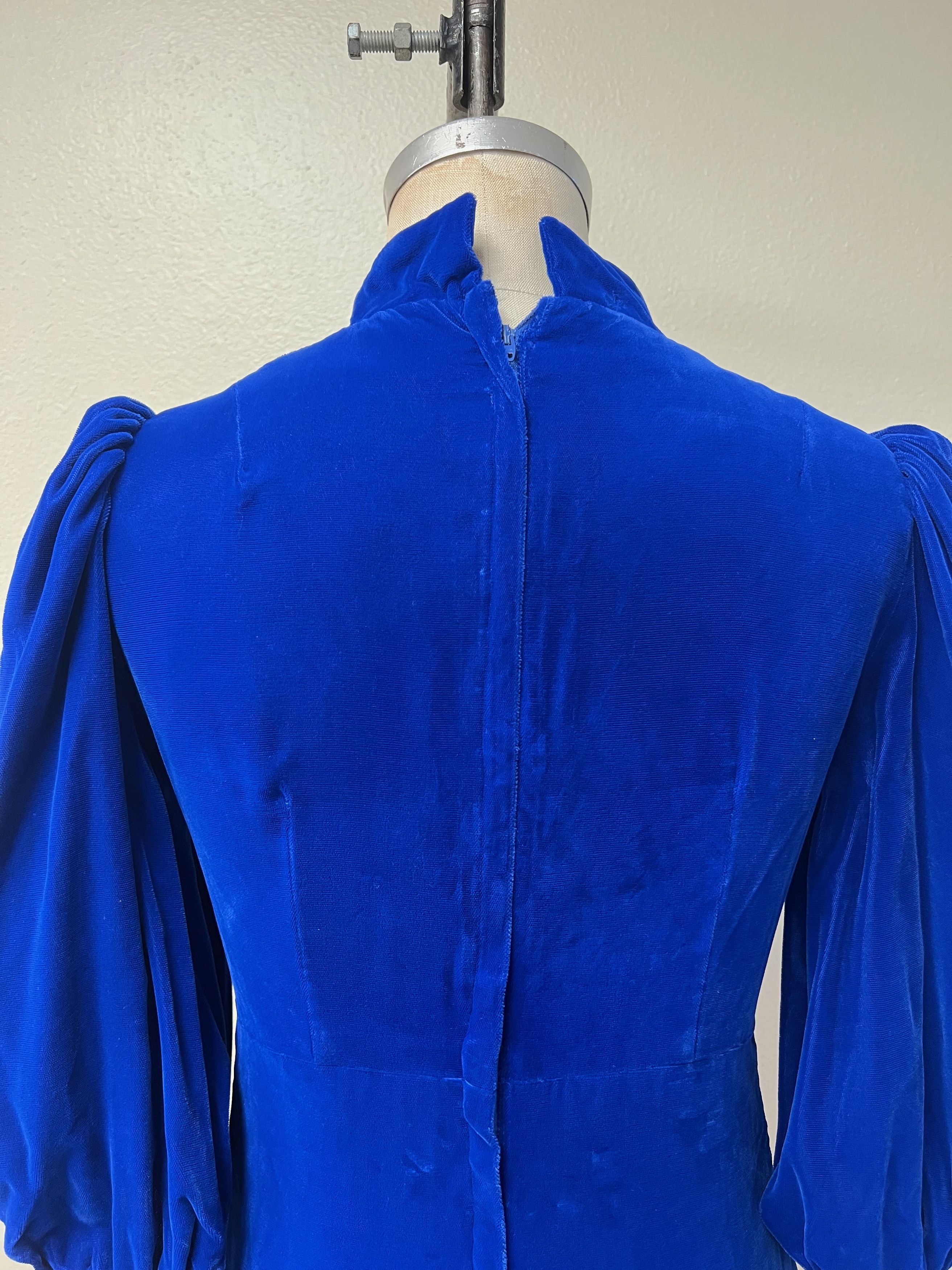 Handmade EUC Vintage 60s 70s Velvet Stand Collar Blue Maxi Dress Size S / US 4 / IT 40 - 7 Thumbnail