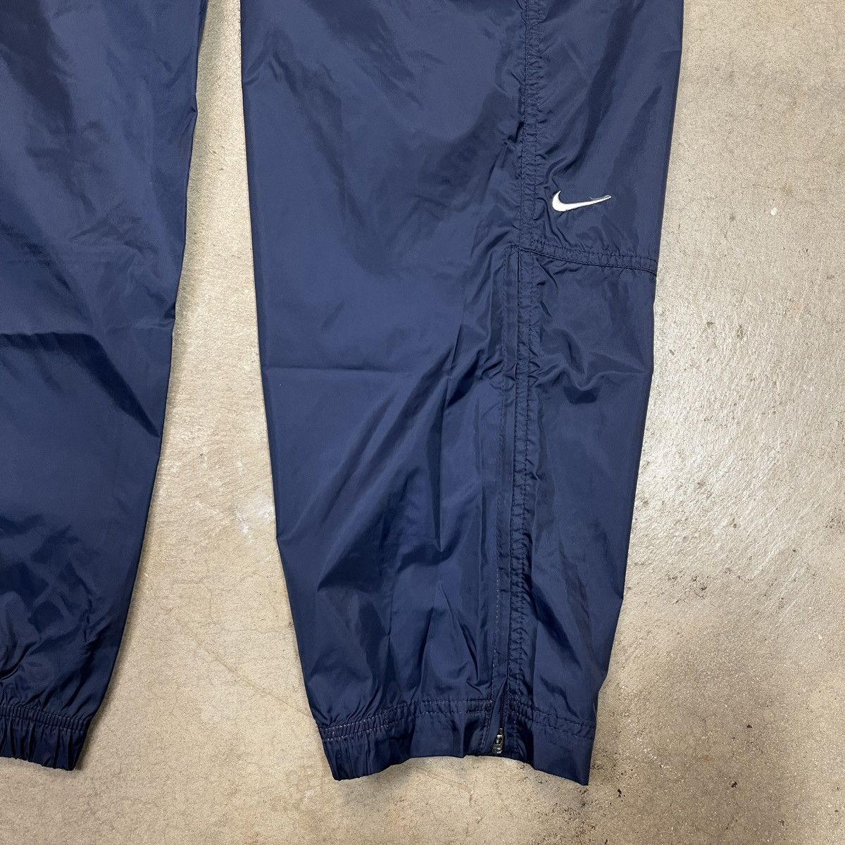 Nike × Vintage Vintage Nike Windbreaker Pants Navy Blue Large Size ONE SIZE - 2 Thumbnail
