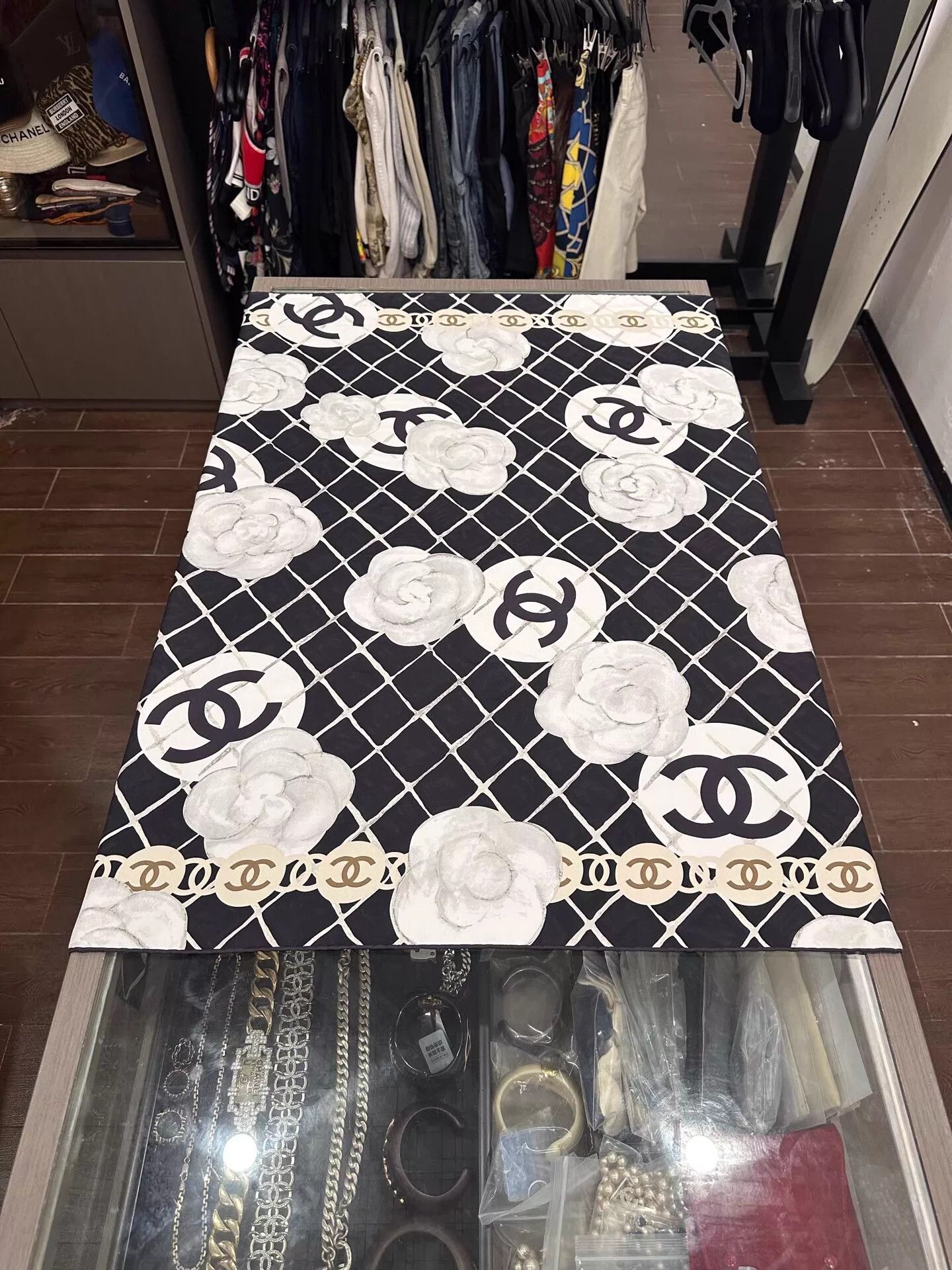 Chanel Chanel all-over camellia & CC silk scarf black white Size ONE SIZE - 3 Thumbnail