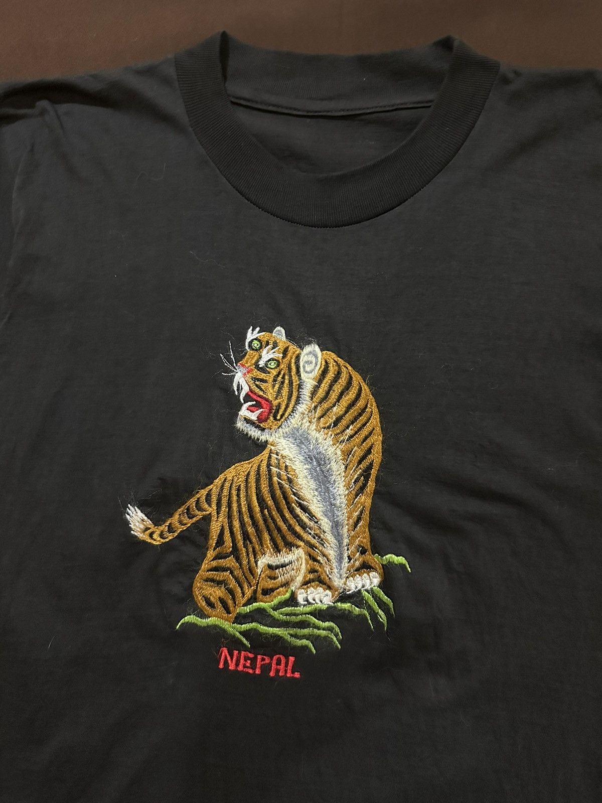 Vintage Vintage Tiger Nepal 90s Tee Size US M / EU 48-50 / 2 - 2 Thumbnail
