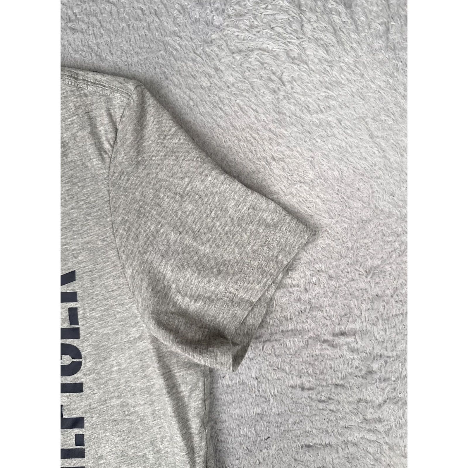 Tommy Hilfiger Tommy Hilfiger Shirt Mens Small Gray Crew Neck Short Sleeve Logo Tagless Jersey Size US S / EU 44-46 / 1 - 2 Thumbnail