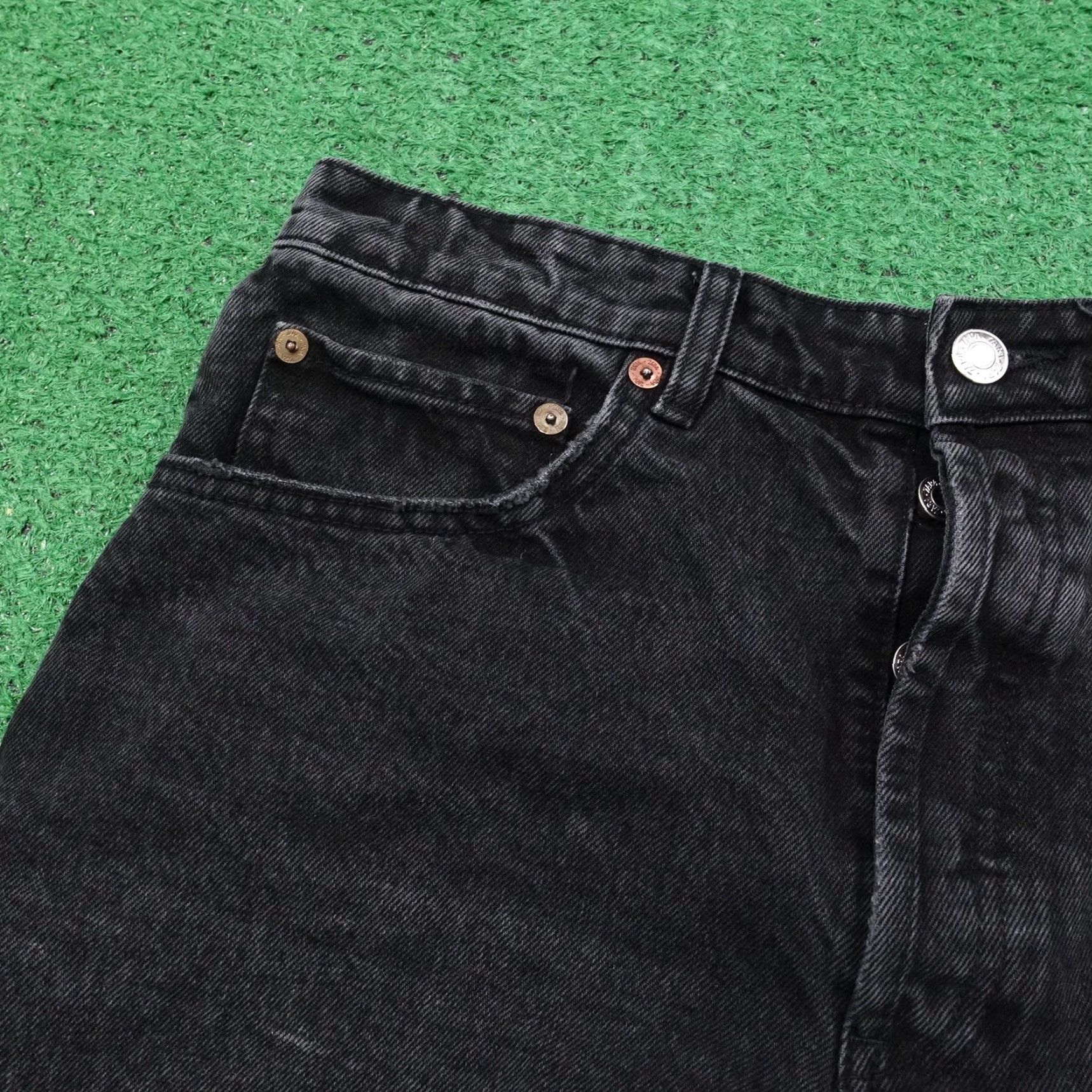 Zara VINTAGE Zara Shorts Women 10 Denim High Rise Raw Hem Distressed Button Fly Casual Summer Size 32" / US 10 / IT 46 - 3 Thumbnail