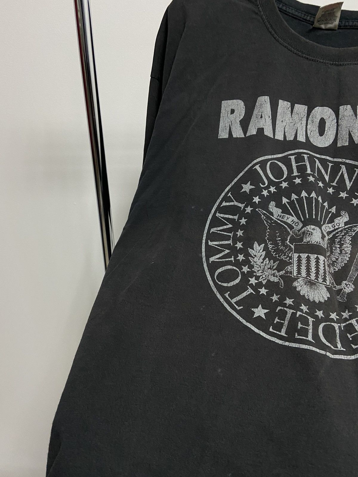 Vintage Ramones 2005 T Shirt Big Logo Vintage hey ho let's go Size US XL / EU 56 / 4 - 9 Thumbnail